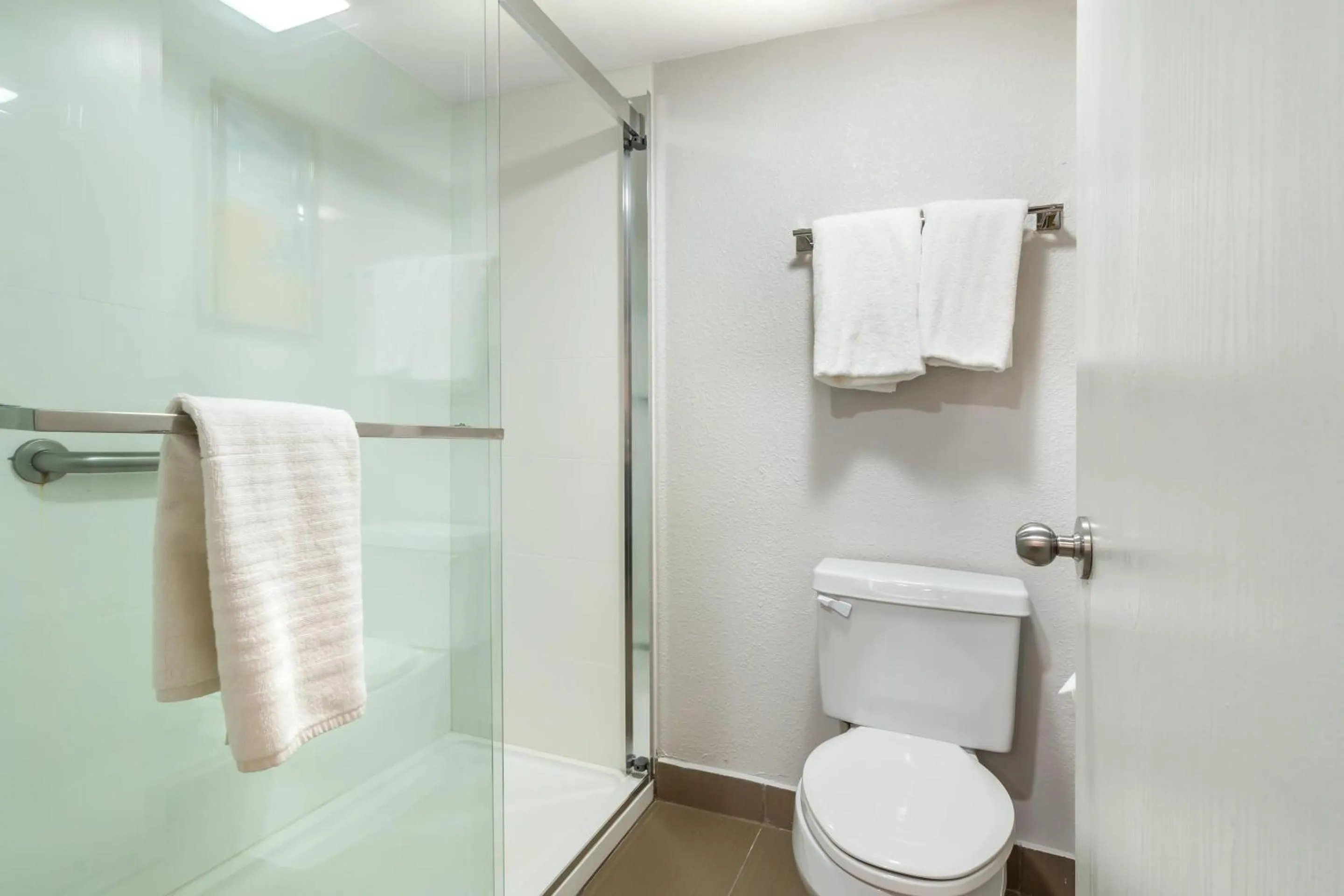 Bedroom in Comfort Inn & Suites Chesterfield - St Louis