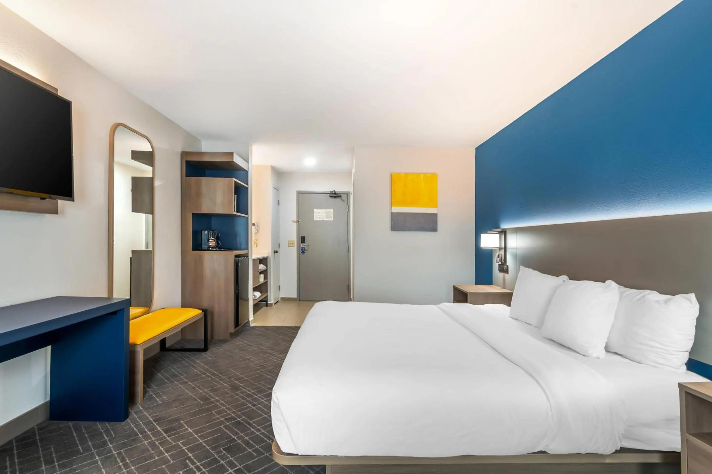 Bedroom, Bed in Comfort Inn & Suites Chesterfield - St Louis