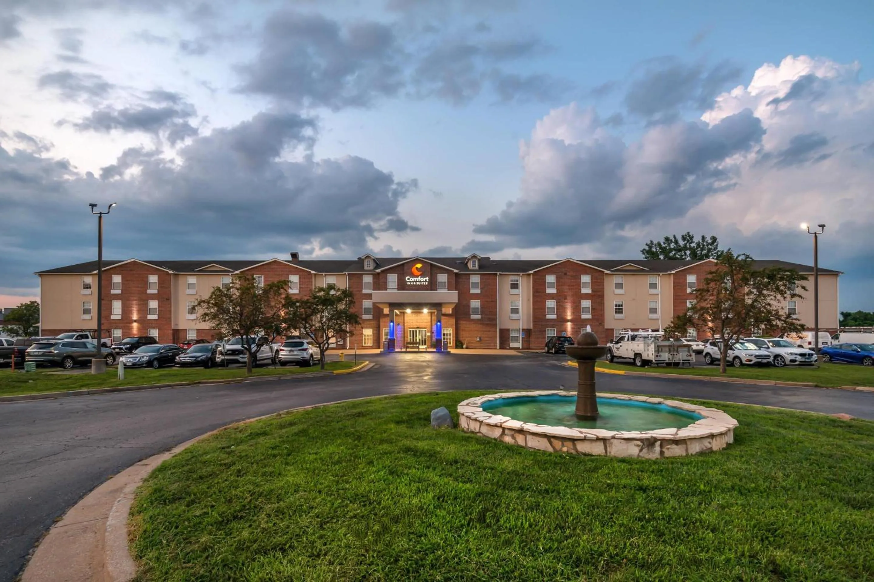 Property building in Comfort Inn & Suites Chesterfield - St Louis