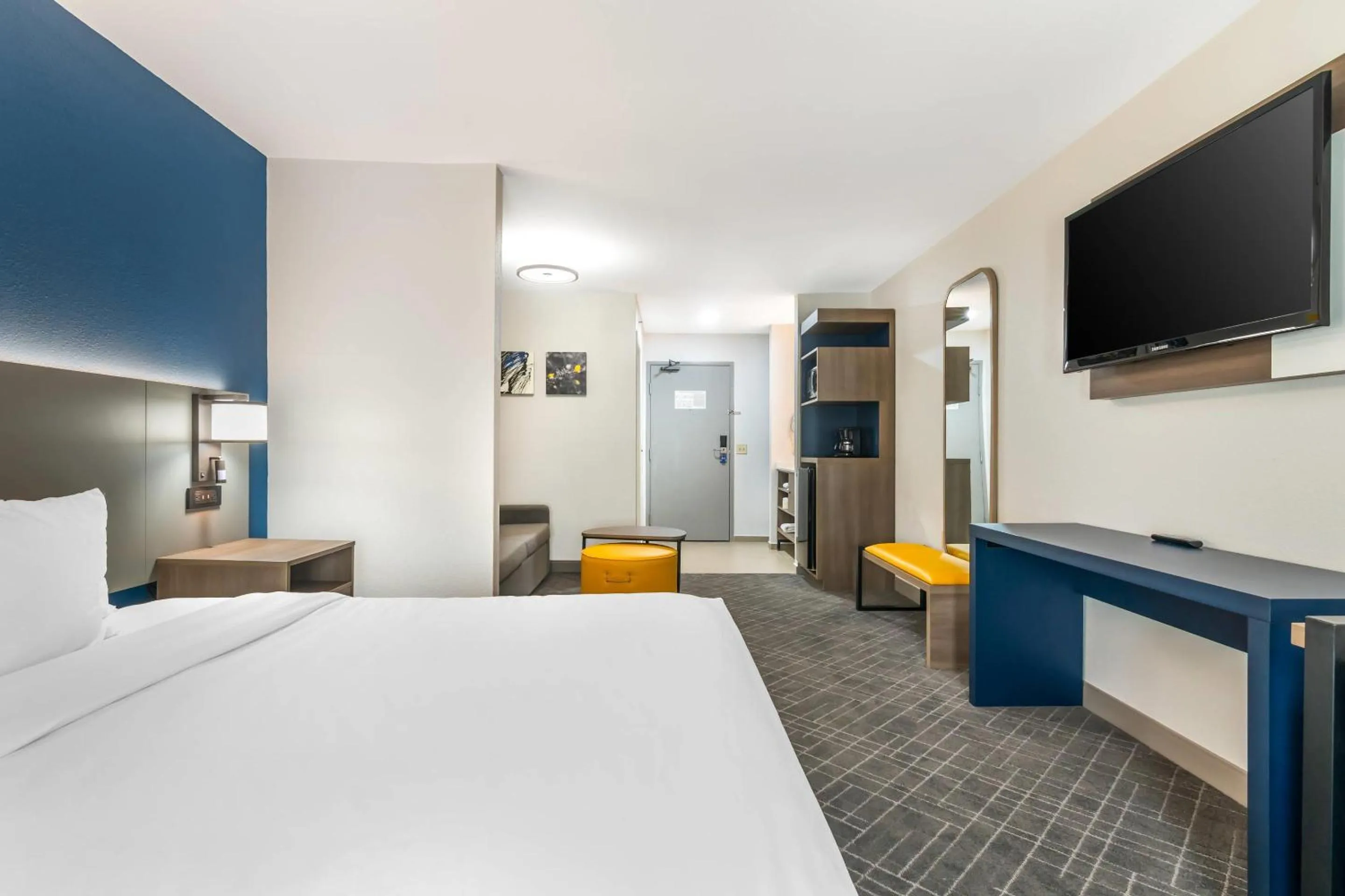 Bedroom, Bed in Comfort Inn & Suites Chesterfield - St Louis