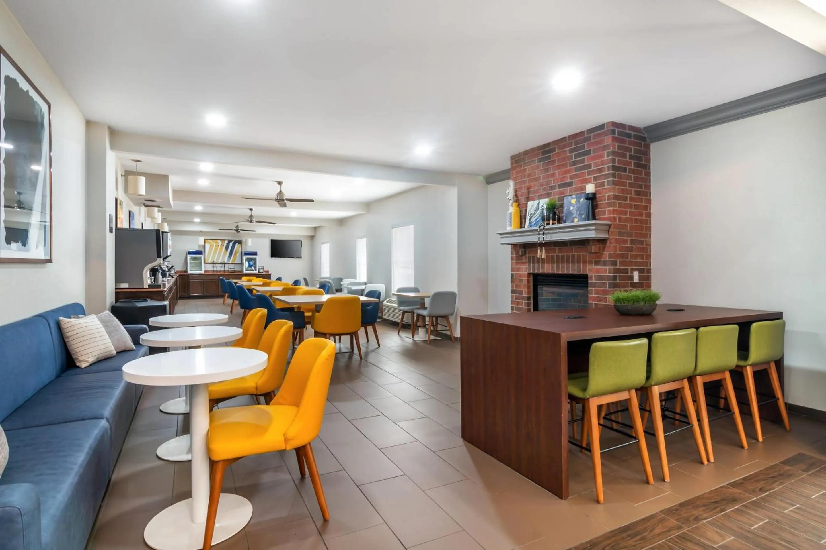 Breakfast in Comfort Inn & Suites Chesterfield - St Louis