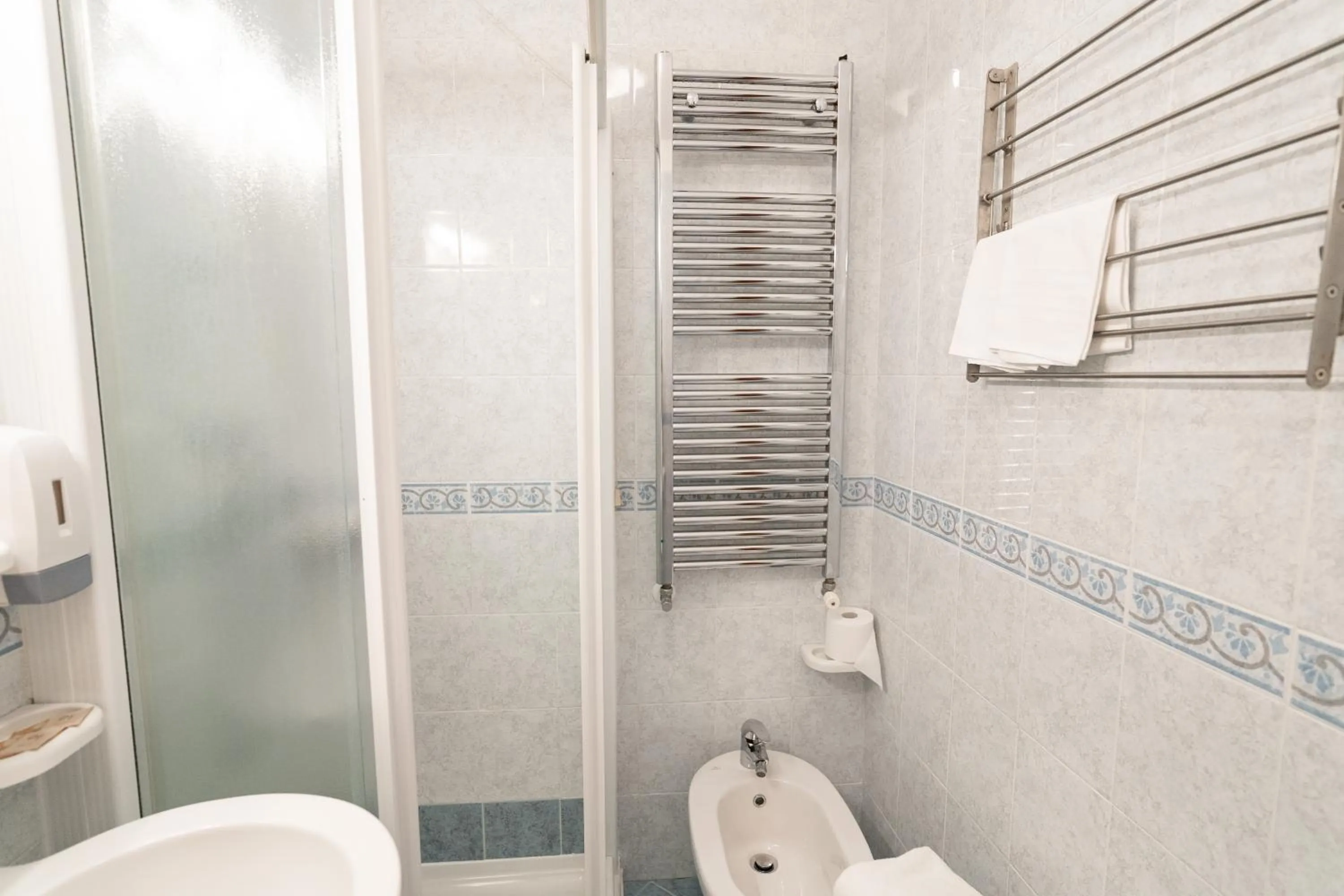 Shower in Hotel Tivoli