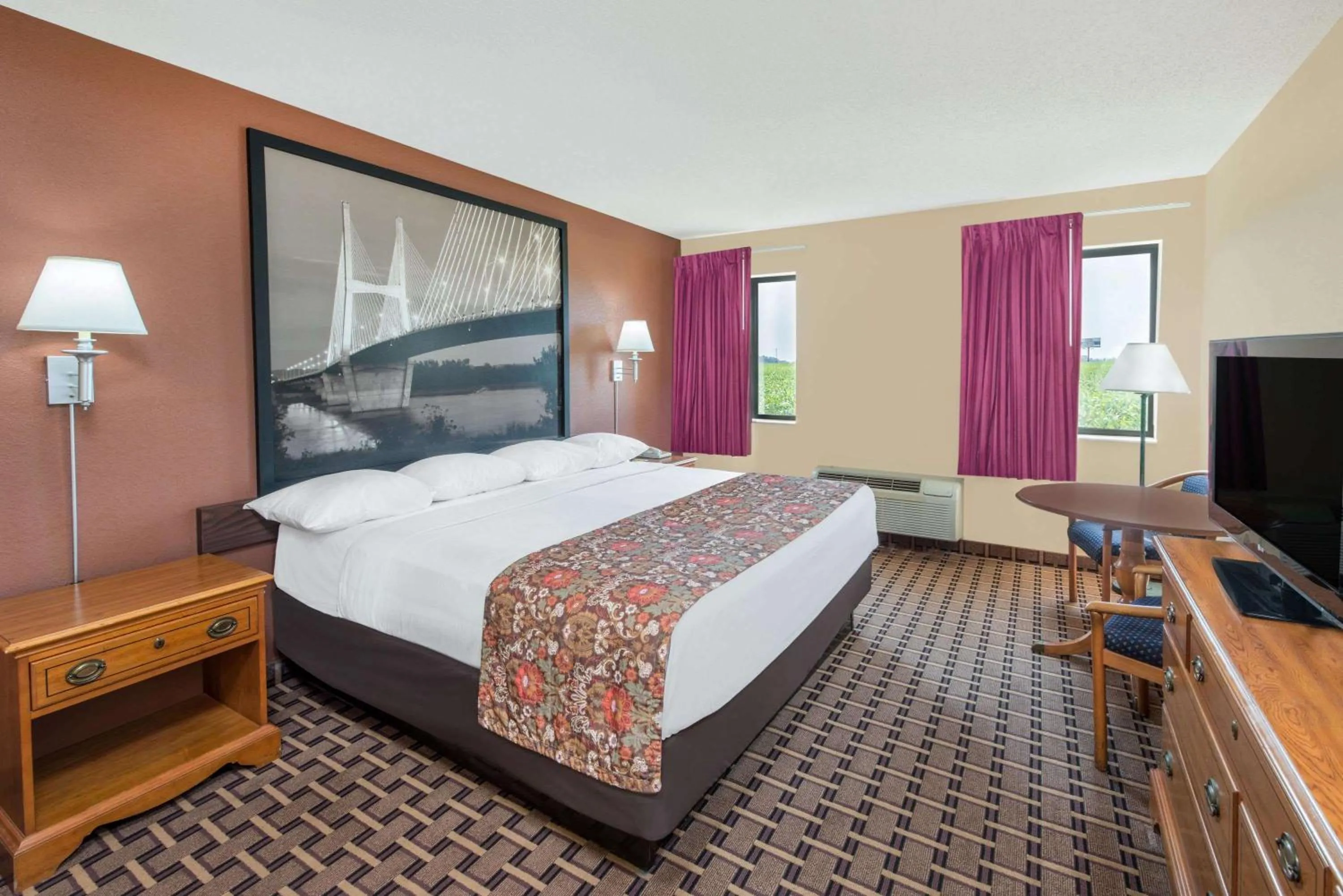 Photo of the whole room, Bed in Super 8 by Wyndham Charleston Sikeston East MO