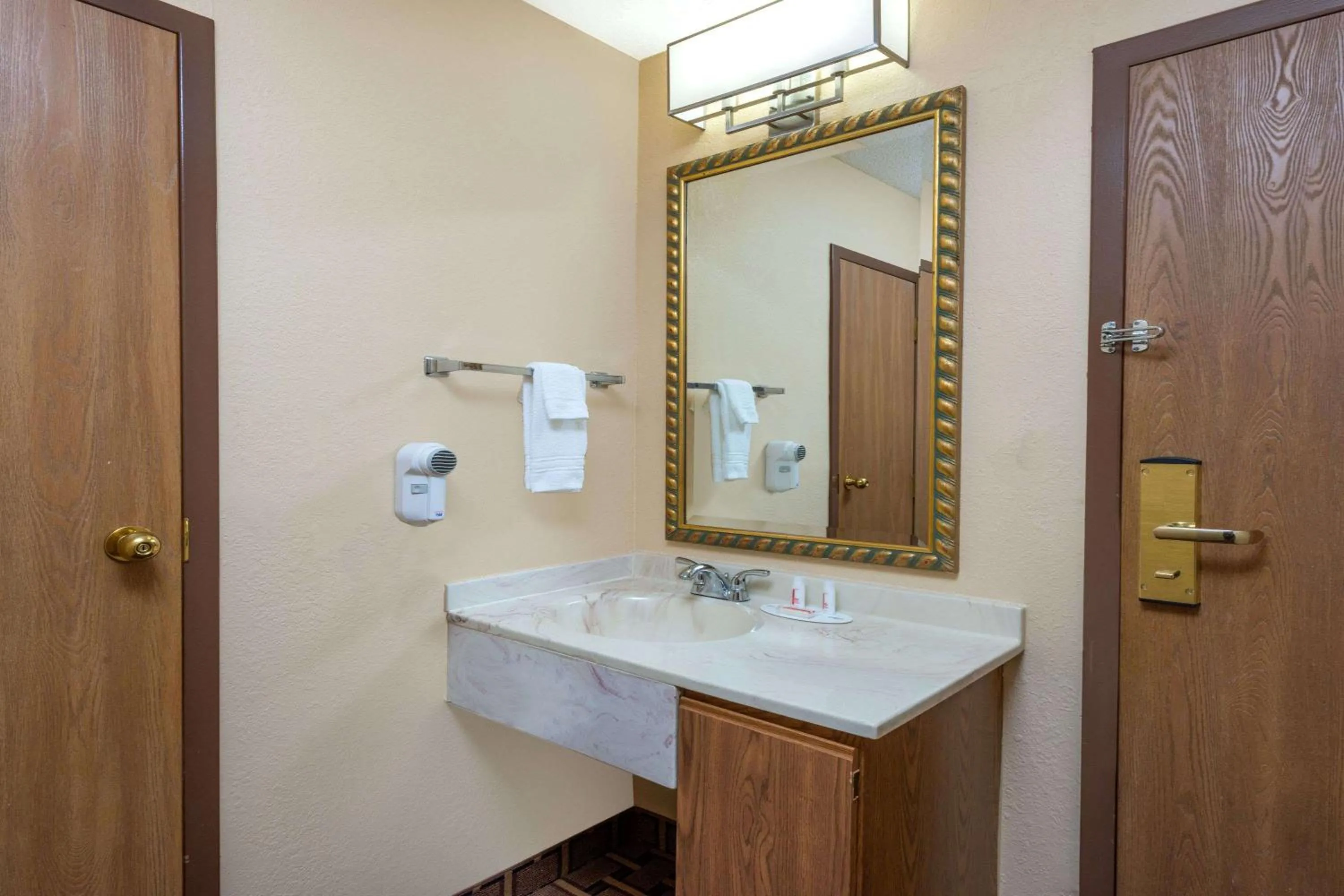 Bathroom in Super 8 by Wyndham Charleston Sikeston East MO