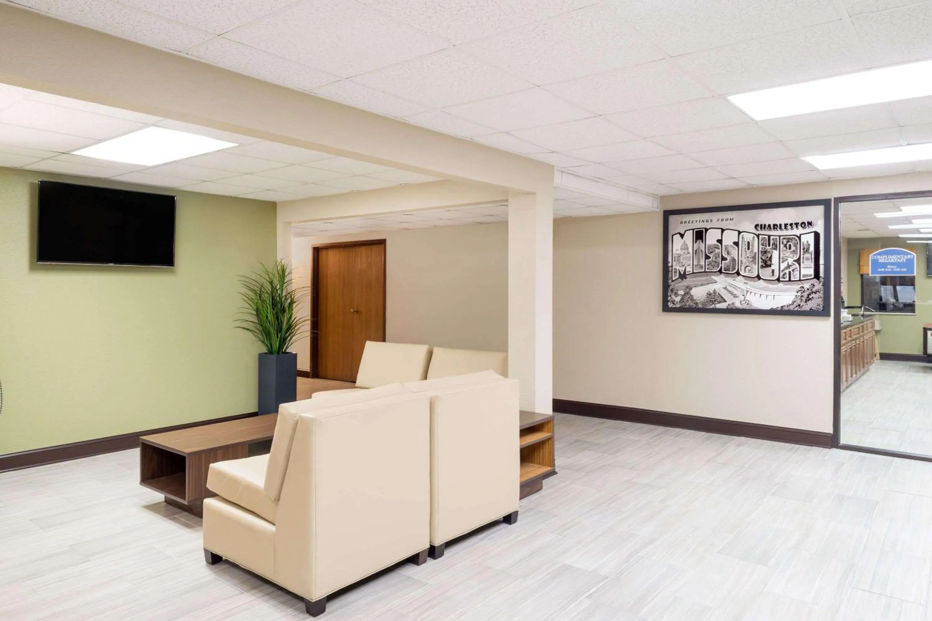 Lobby or reception in Super 8 by Wyndham Charleston Sikeston East MO