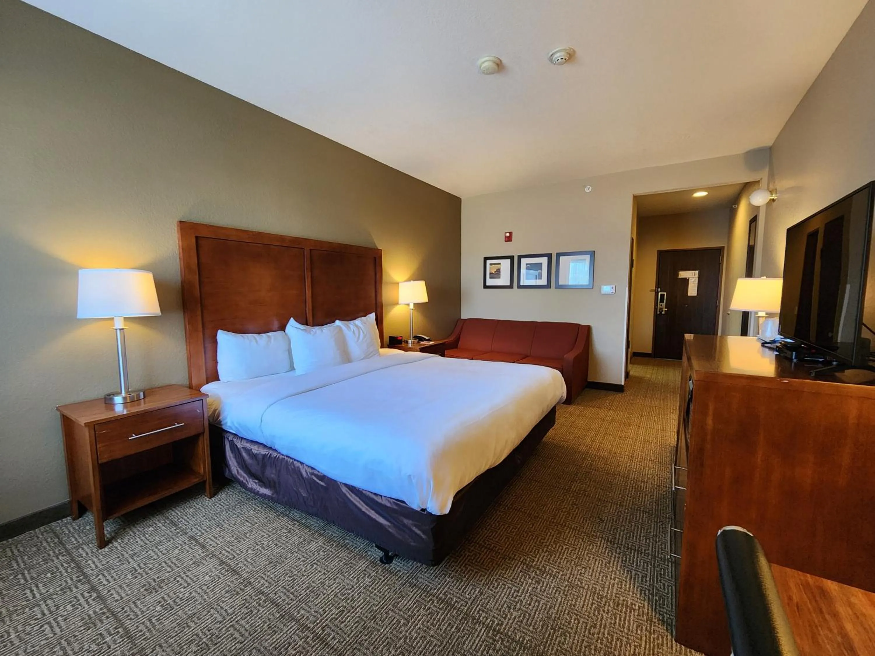 Photo of the whole room, Bed in Comfort Inn Bolivar