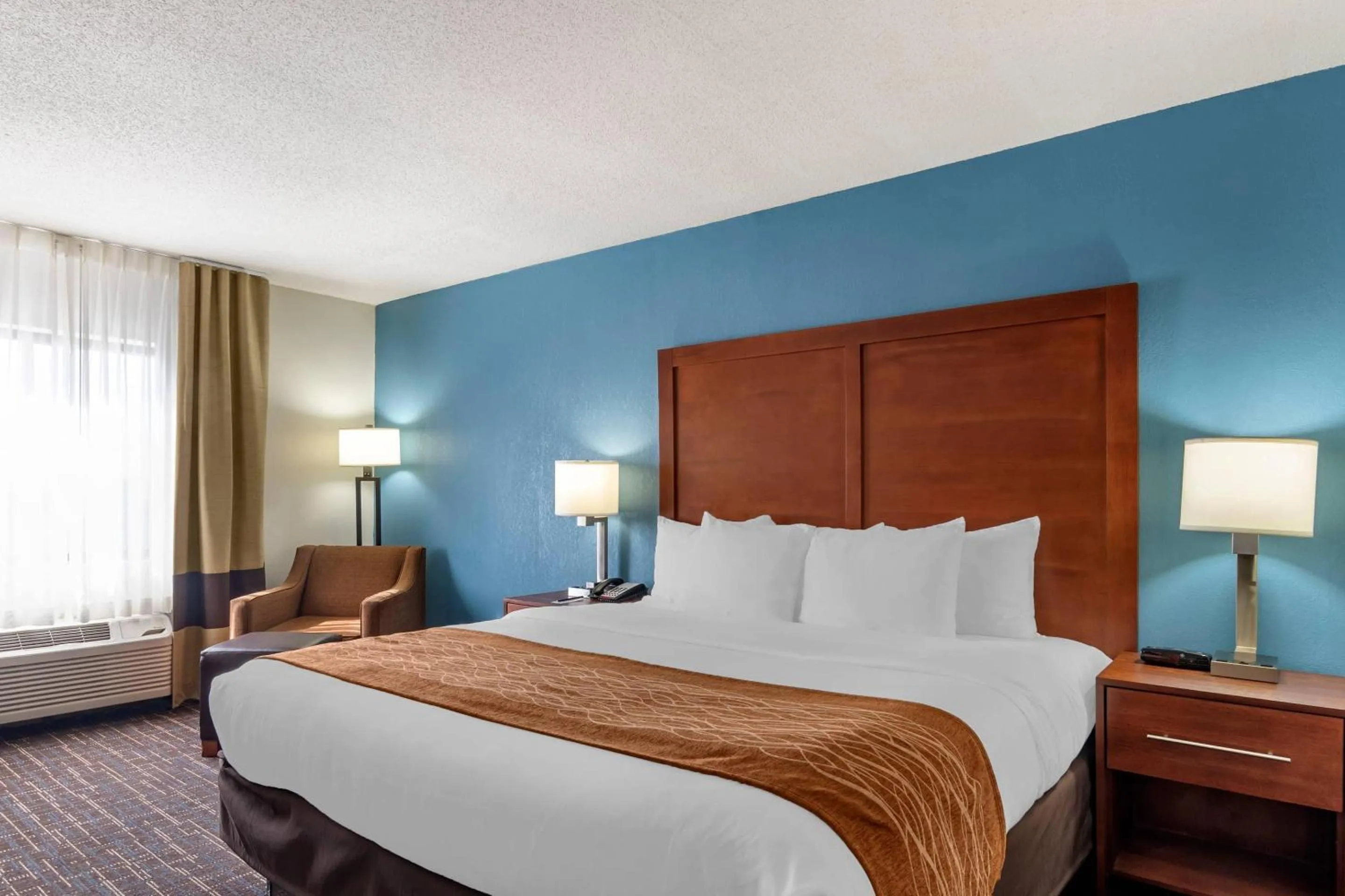 Bedroom, Bed in Comfort Inn & Suites Lees Summit - Kansas City