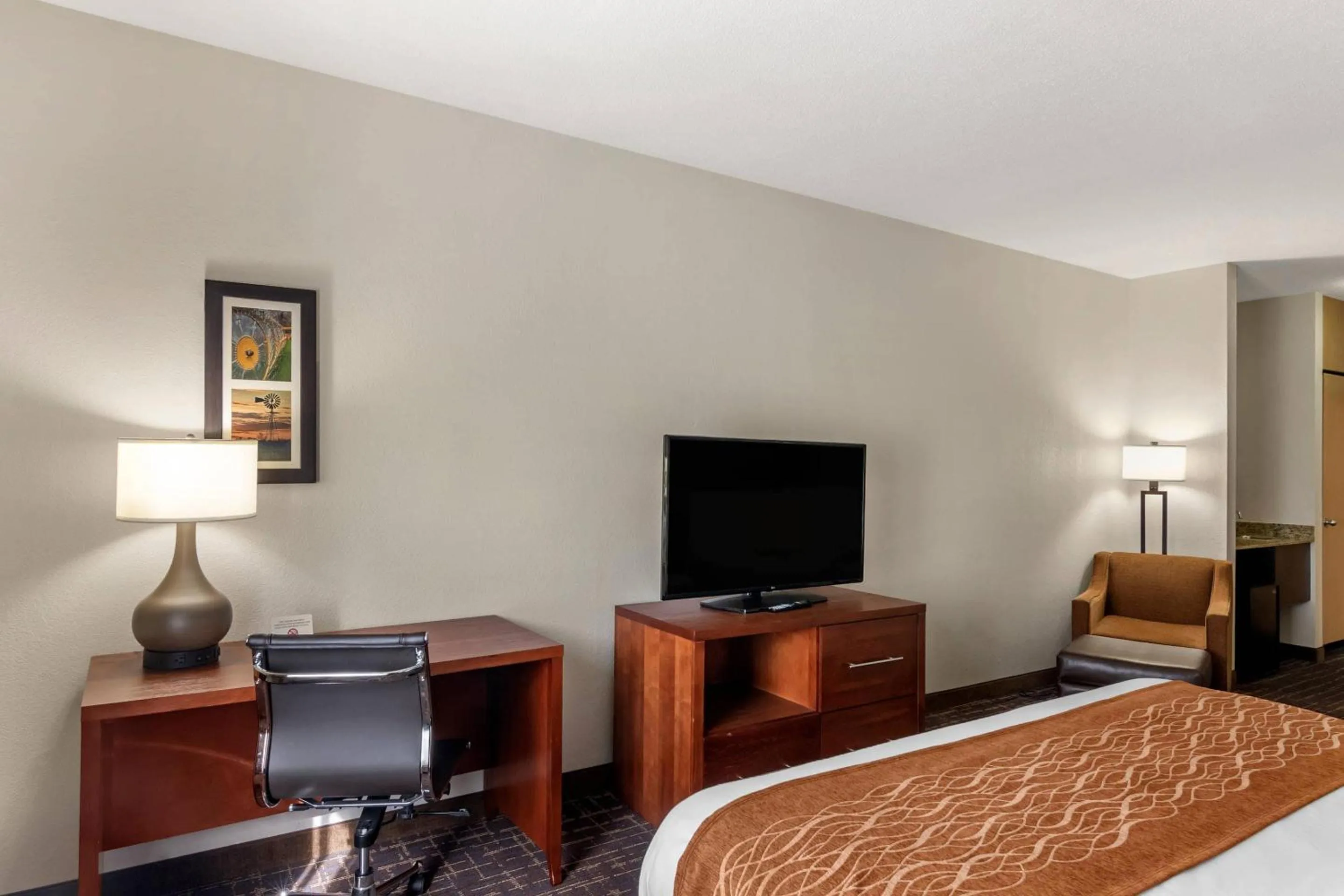 Bedroom, Bed in Comfort Inn & Suites Lees Summit - Kansas City