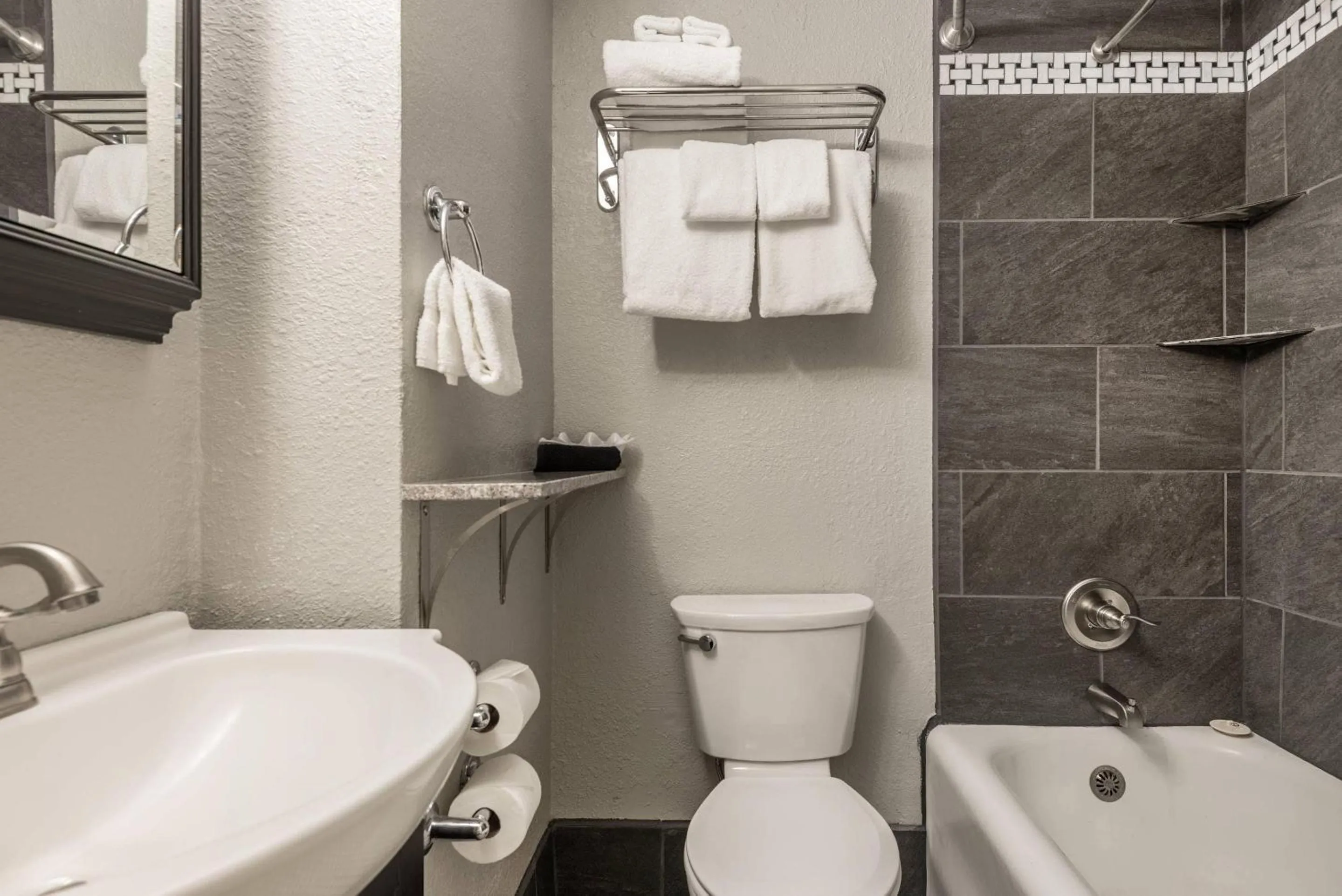 Bedroom in Hotel Bothwell Sedalia Central District, an Ascend Collection Hotel