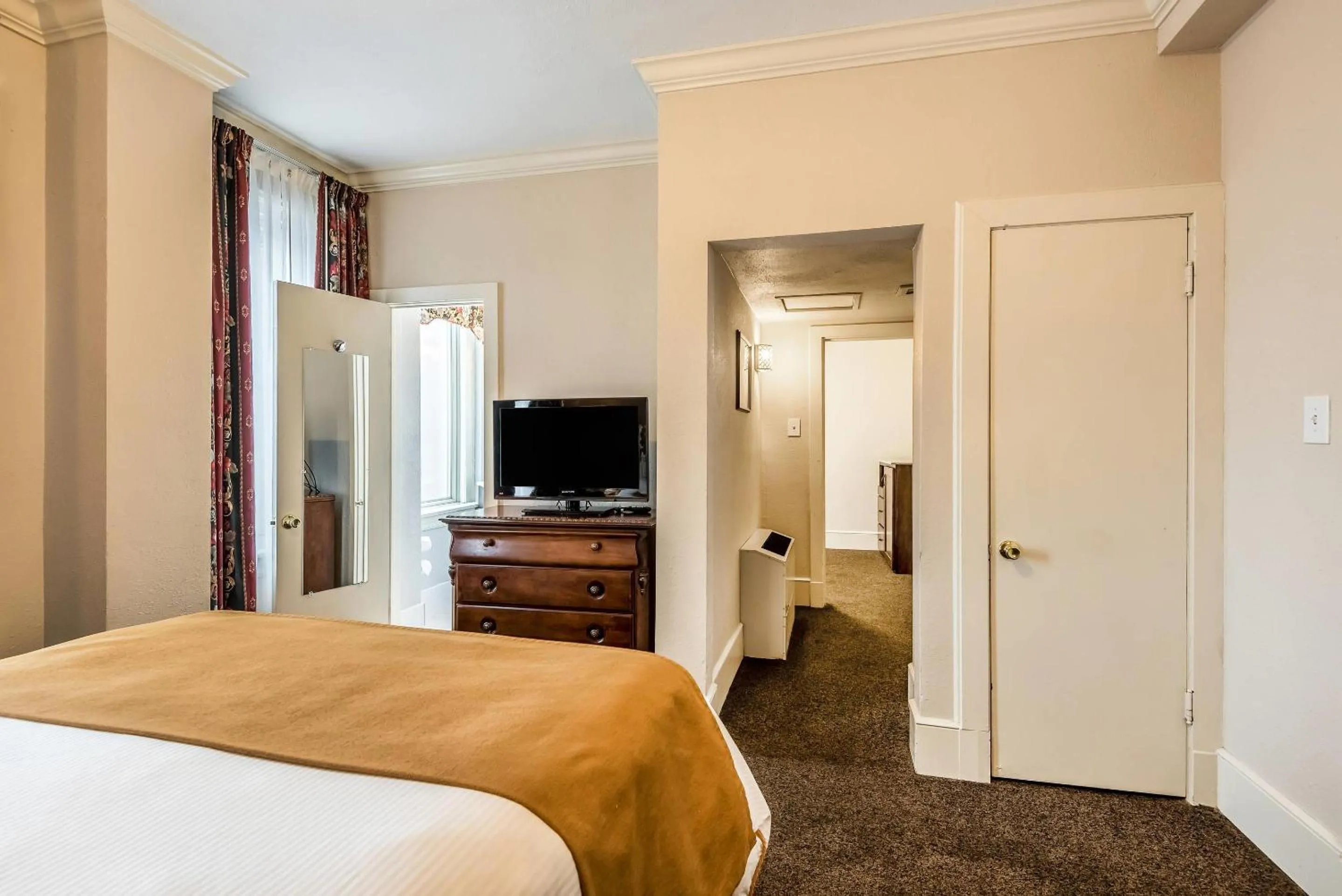 Bedroom, Bed in Hotel Bothwell Sedalia Central District, an Ascend Collection Hotel