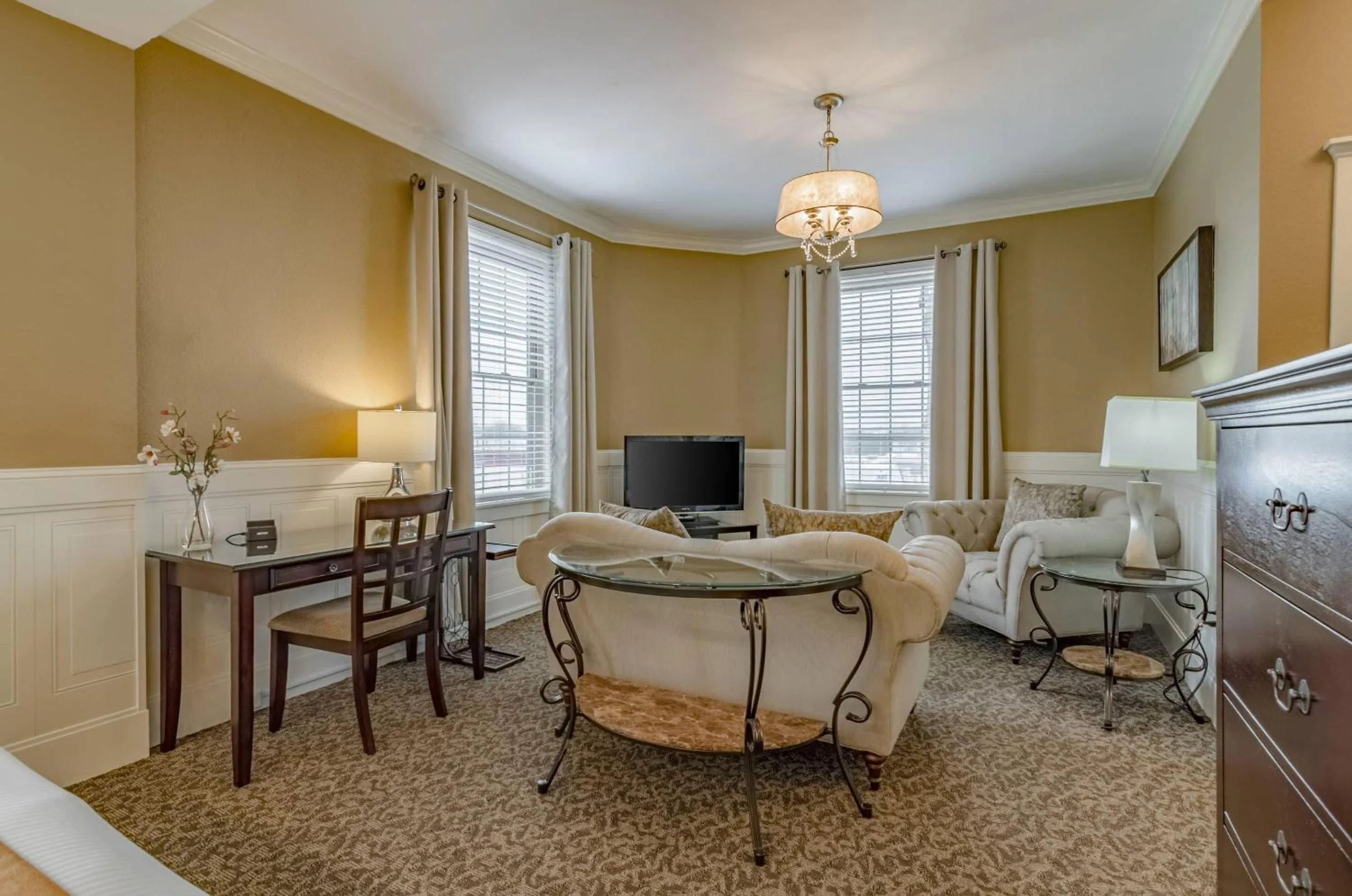Bedroom in Hotel Bothwell Sedalia Central District, an Ascend Collection Hotel