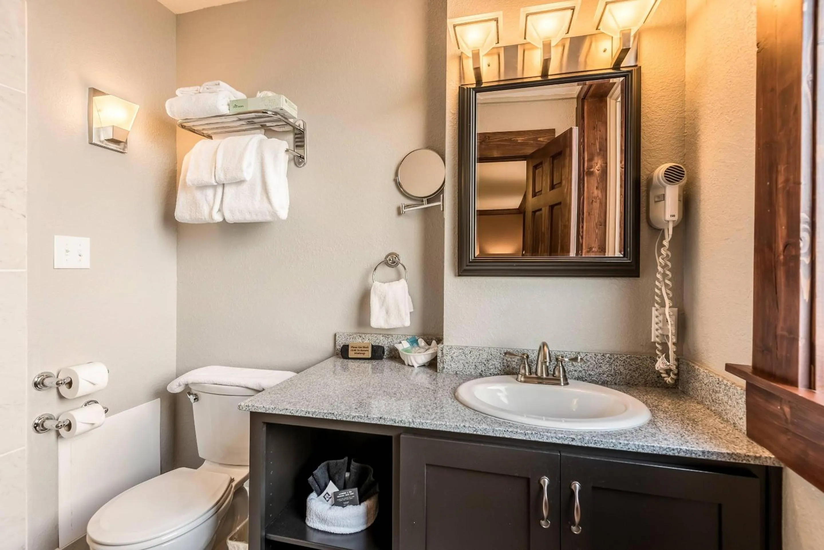 Bedroom in Hotel Bothwell Sedalia Central District, an Ascend Collection Hotel