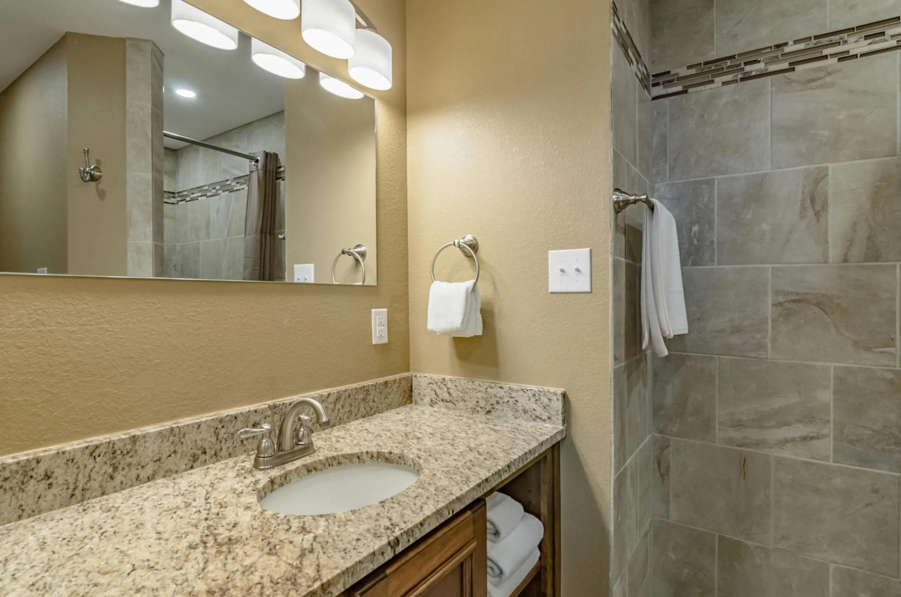 Bedroom in Hotel Bothwell Sedalia Central District, an Ascend Collection Hotel