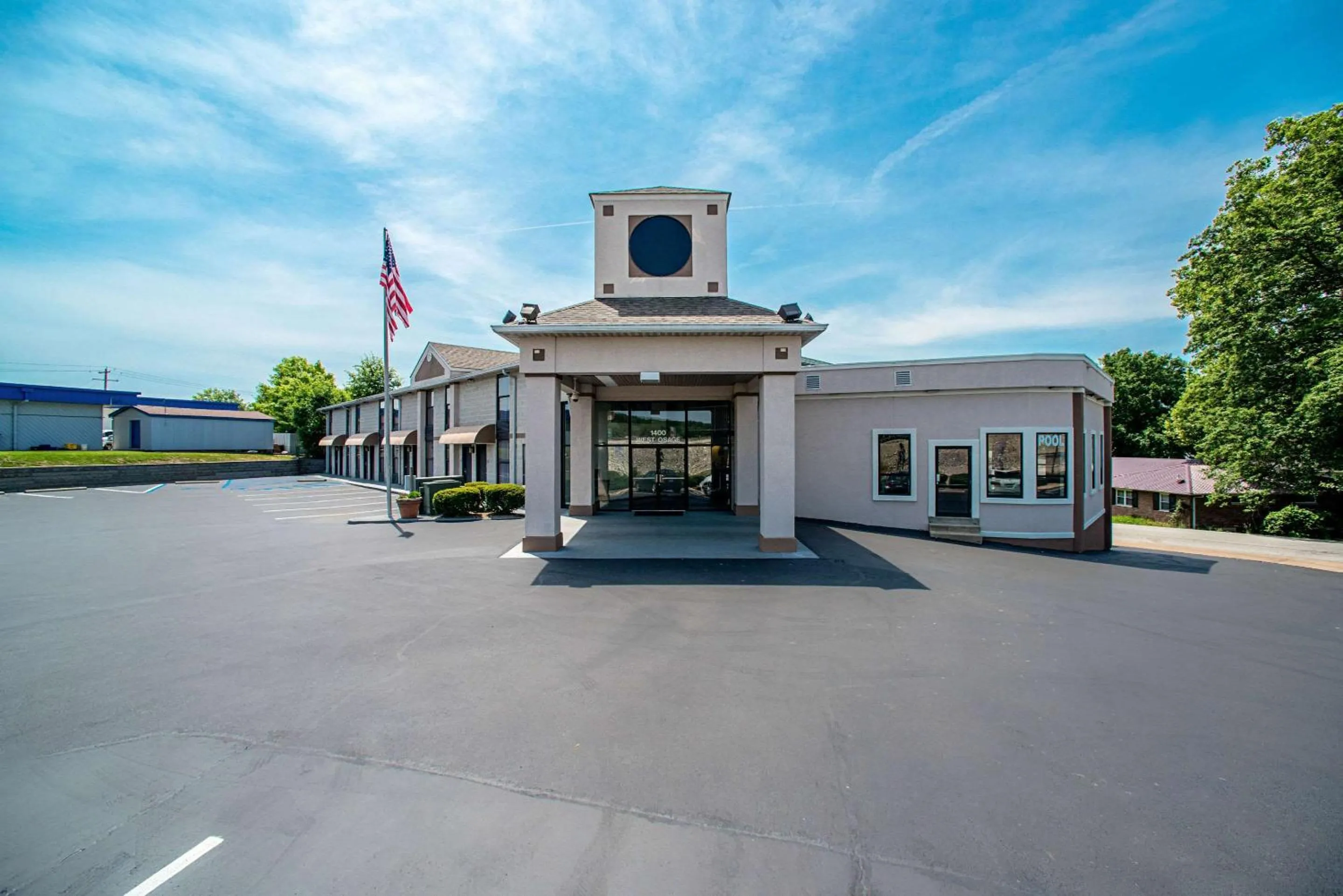 Property building in Quality Inn Near Six Flags St. Louis