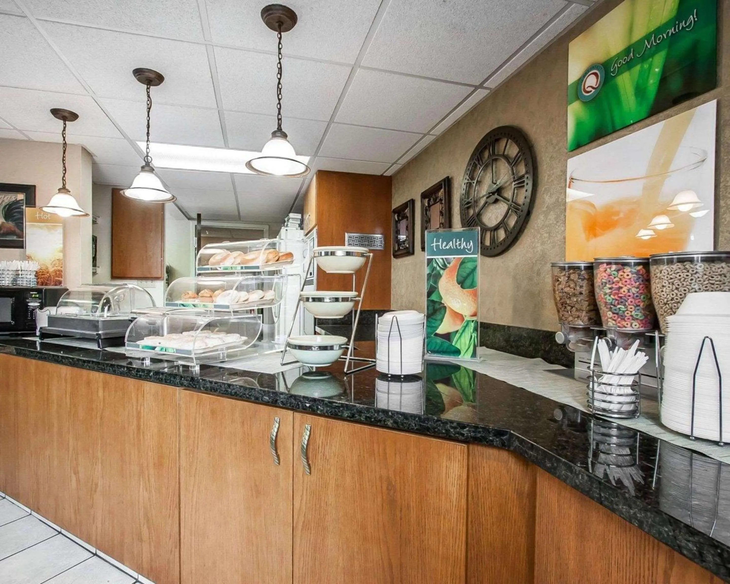Restaurant/places to eat in Quality Inn & Suites North