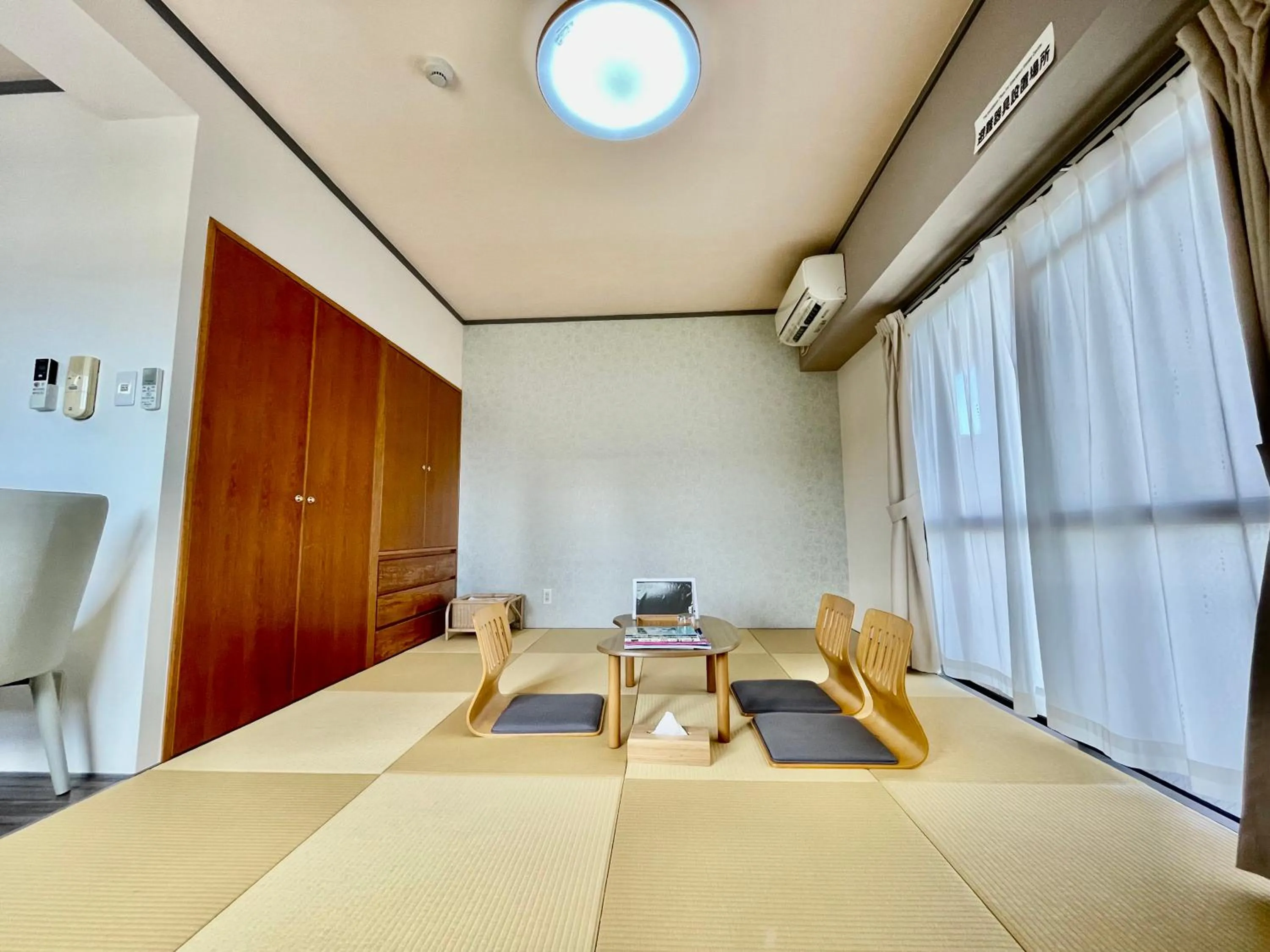 Living room, Bed in ホテル天使館 久茂地 -Tenshi-Kan-