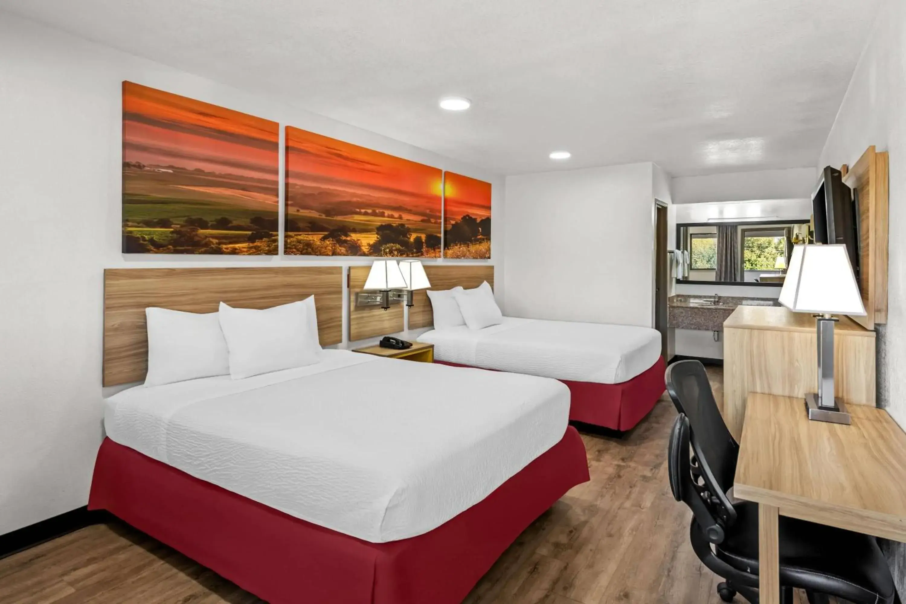 Queen Room with Two Queen Beds - Non-Smoking in Days Inn by Wyndham Independence Queen Room with Two Queen Beds - Non-Smoking in Days Inn by Wyndham Independence