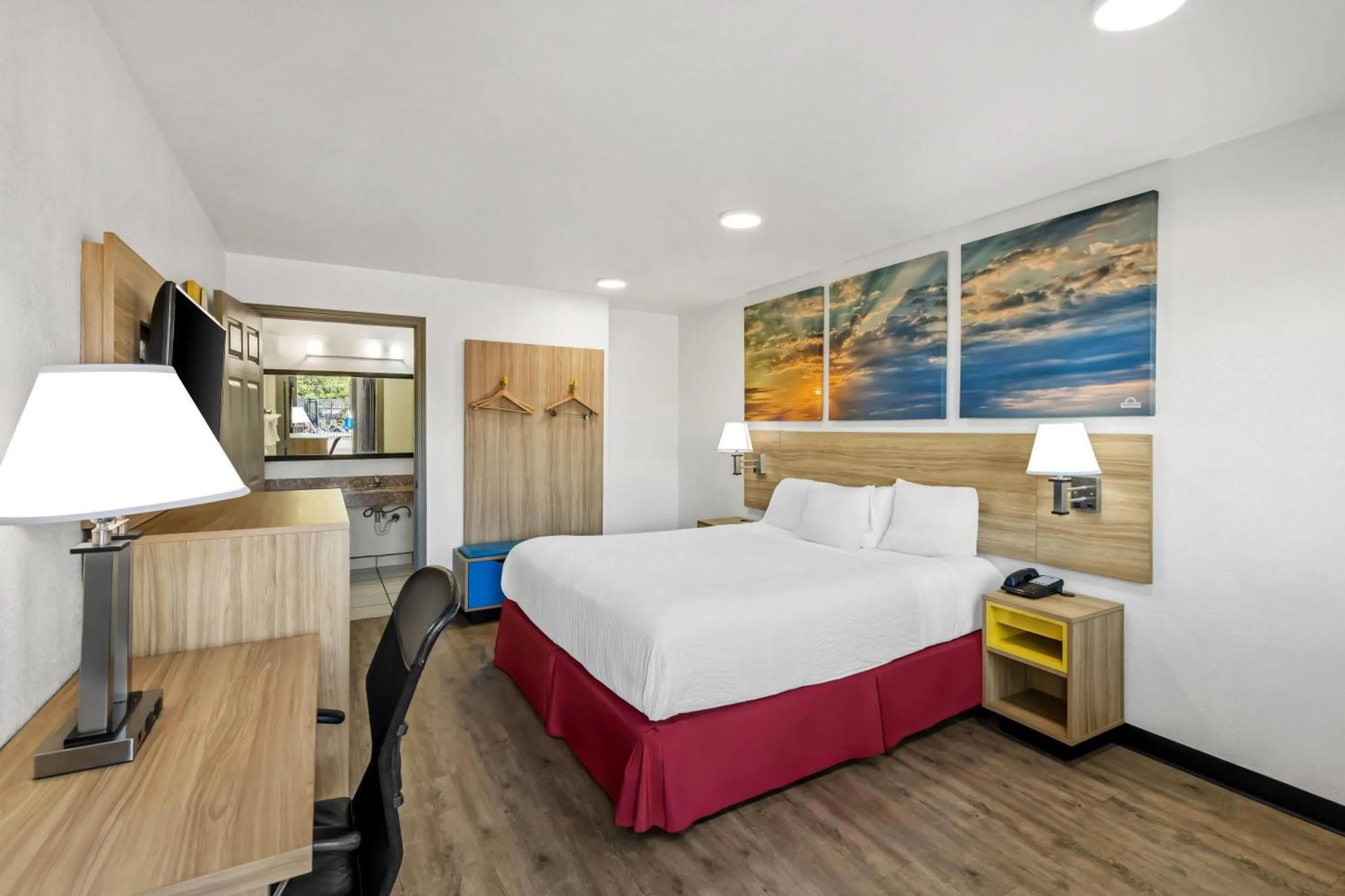 Bed in Days Inn by Wyndham Independence
