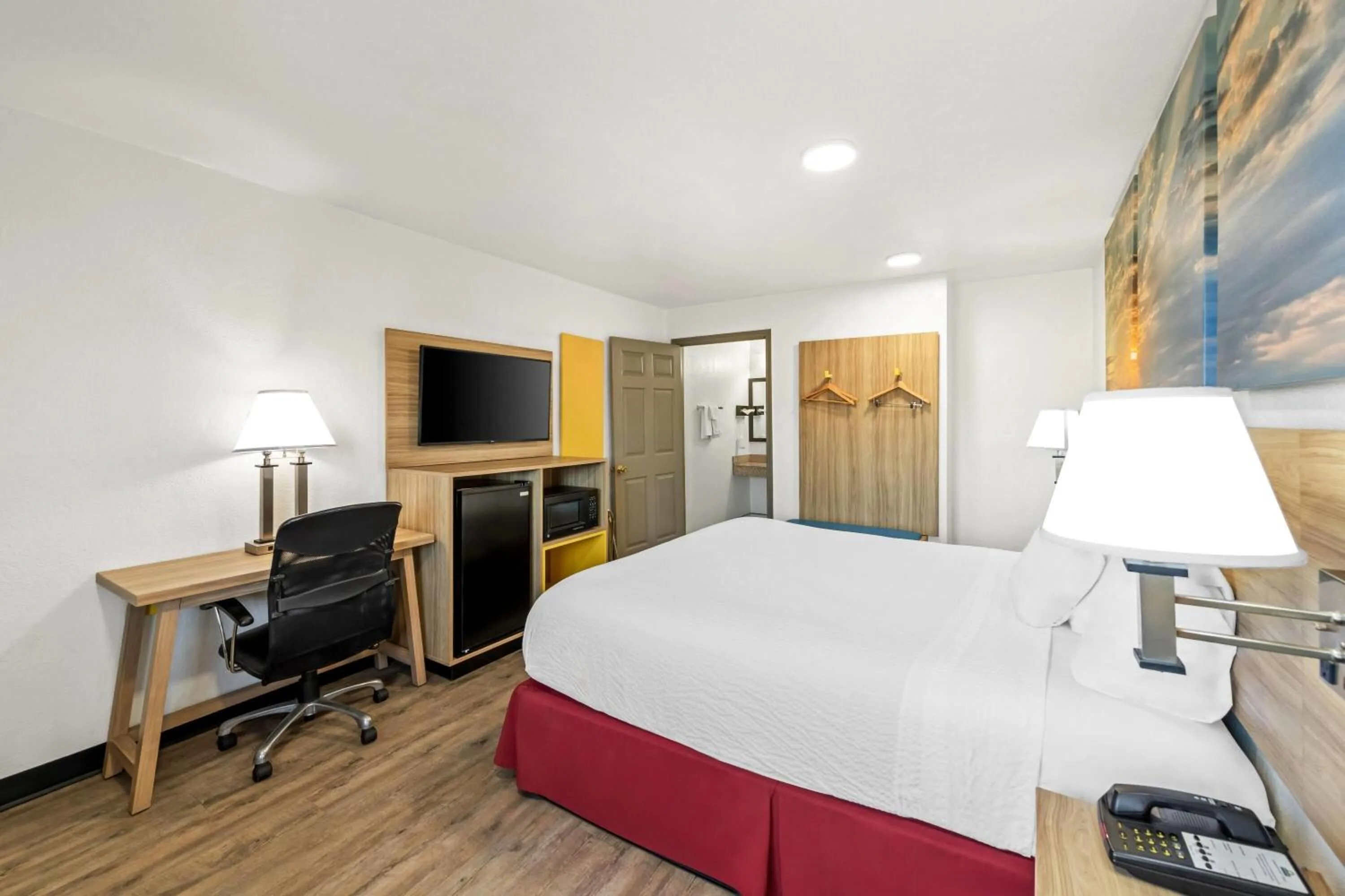 Bed in Days Inn by Wyndham Independence