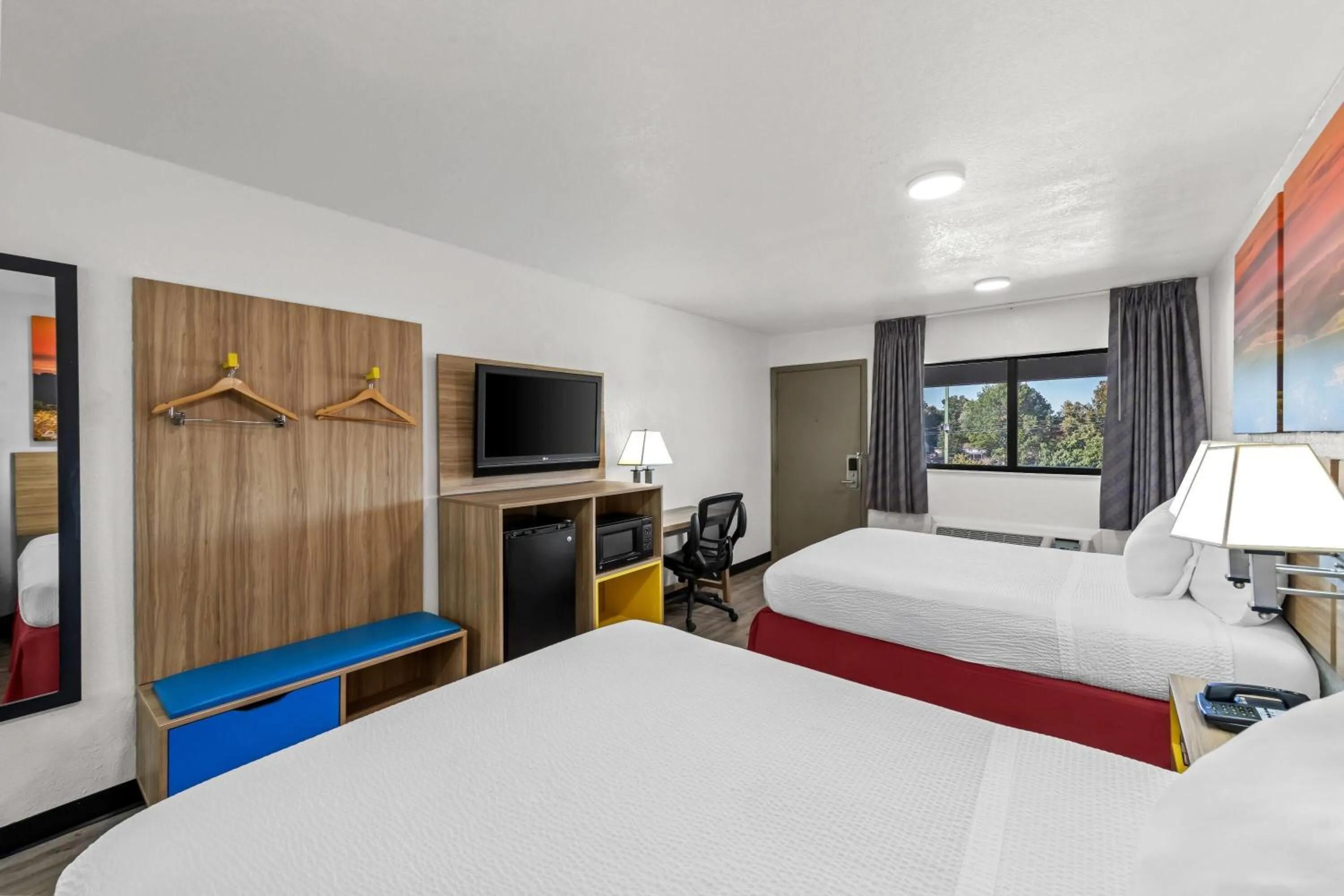 Bed in Days Inn by Wyndham Independence