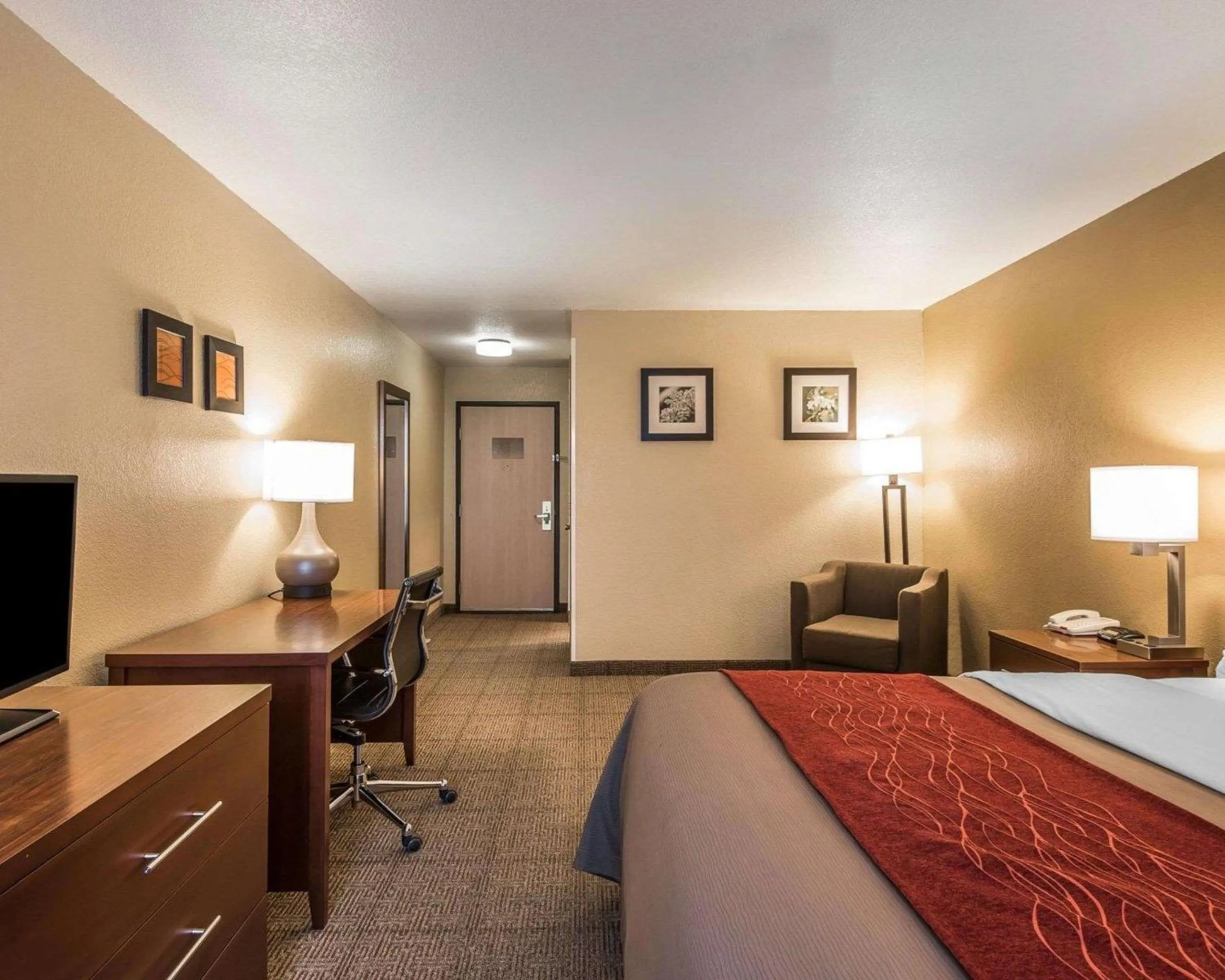 Photo of the whole room, Bed in Quality Inn & Suites Bethany