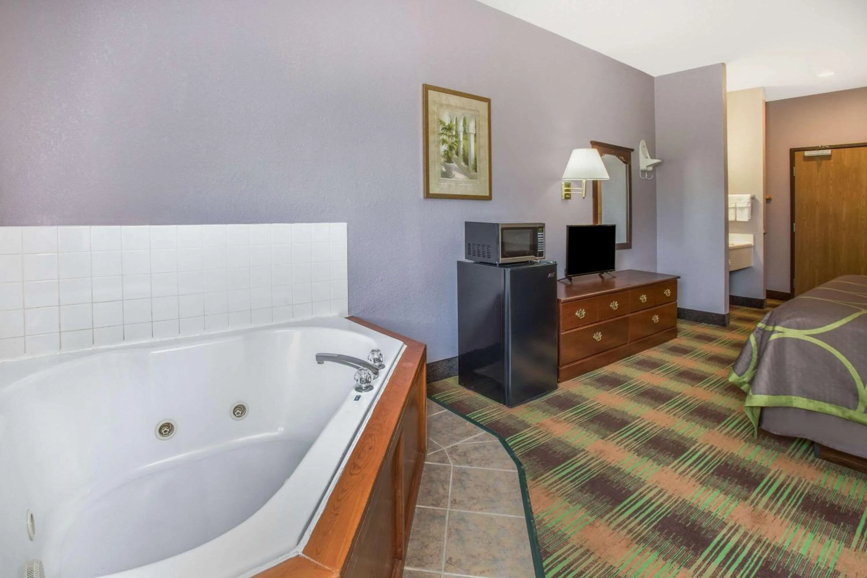 Photo of the whole room, Bed in Super 8 by Wyndham Sweet Springs