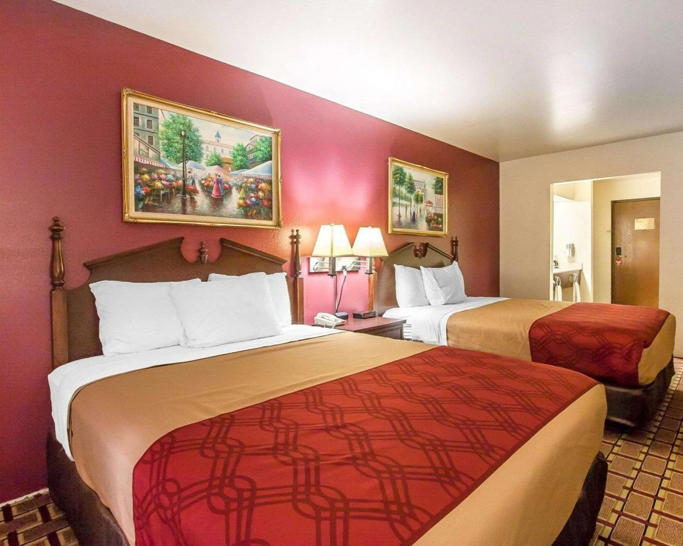 Photo of the whole room, Bed in Econo Lodge Dexter