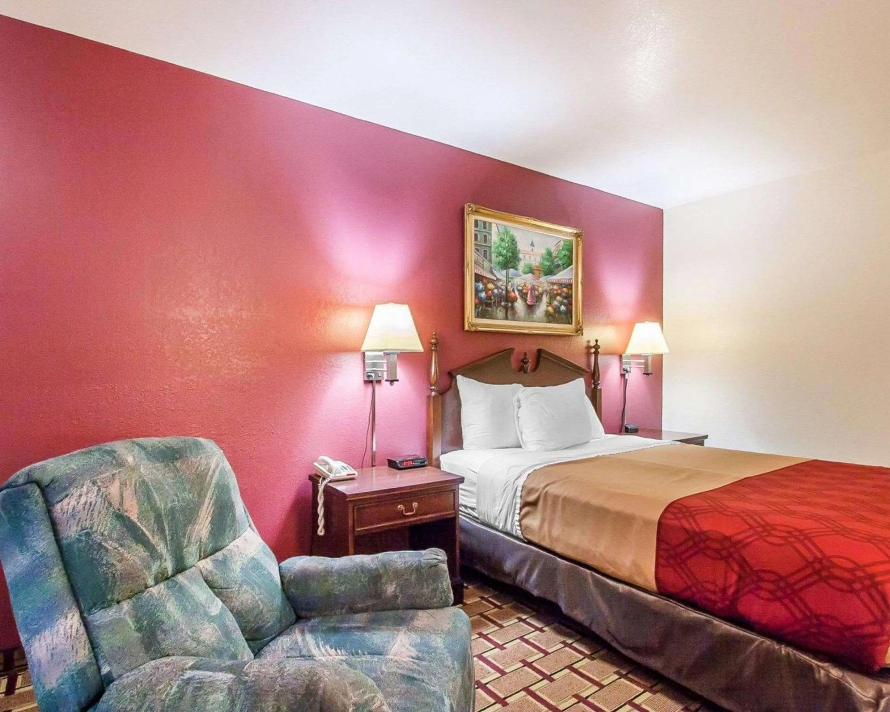 Photo of the whole room, Bed in Econo Lodge Dexter