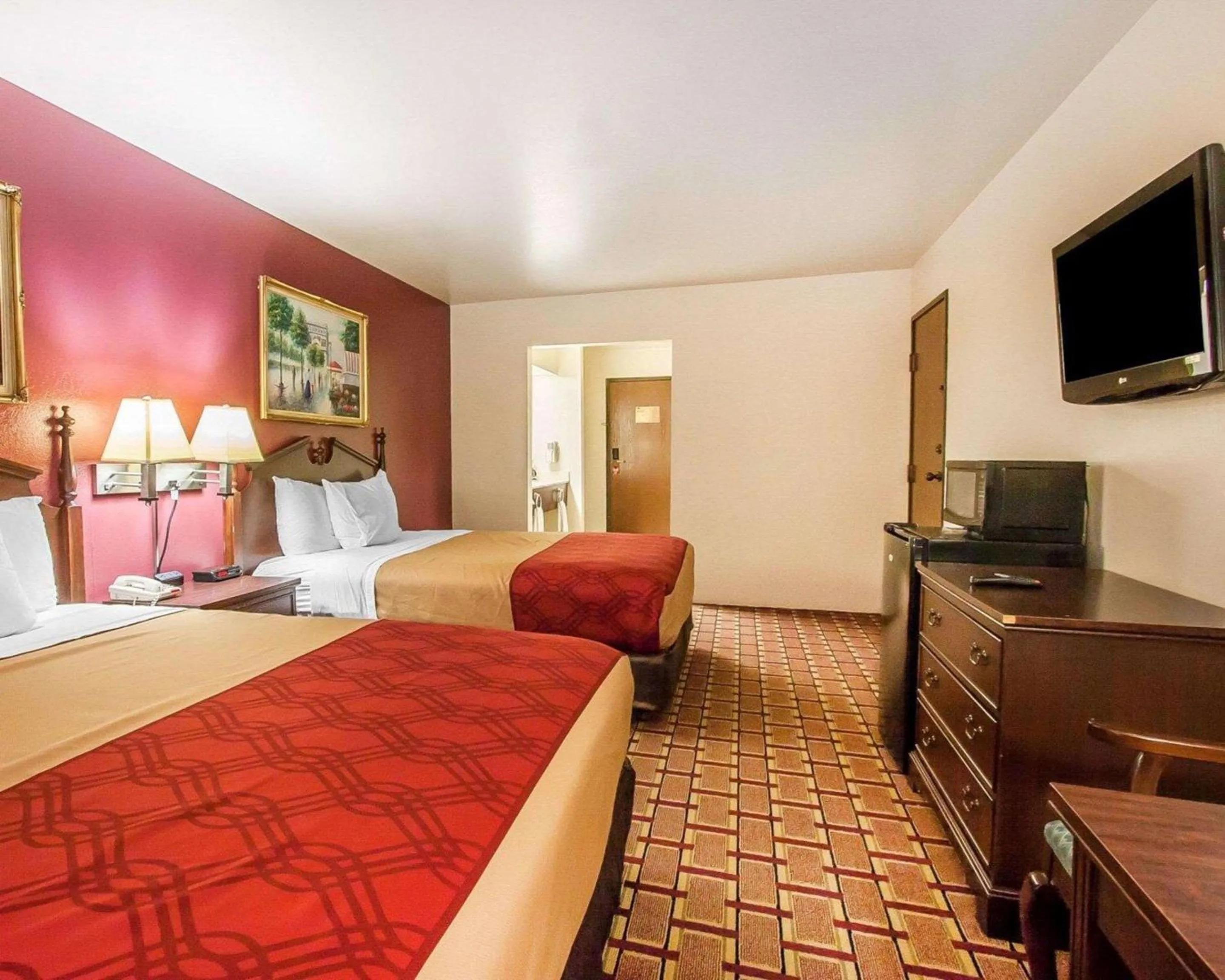 Photo of the whole room, Bed in Econo Lodge Dexter