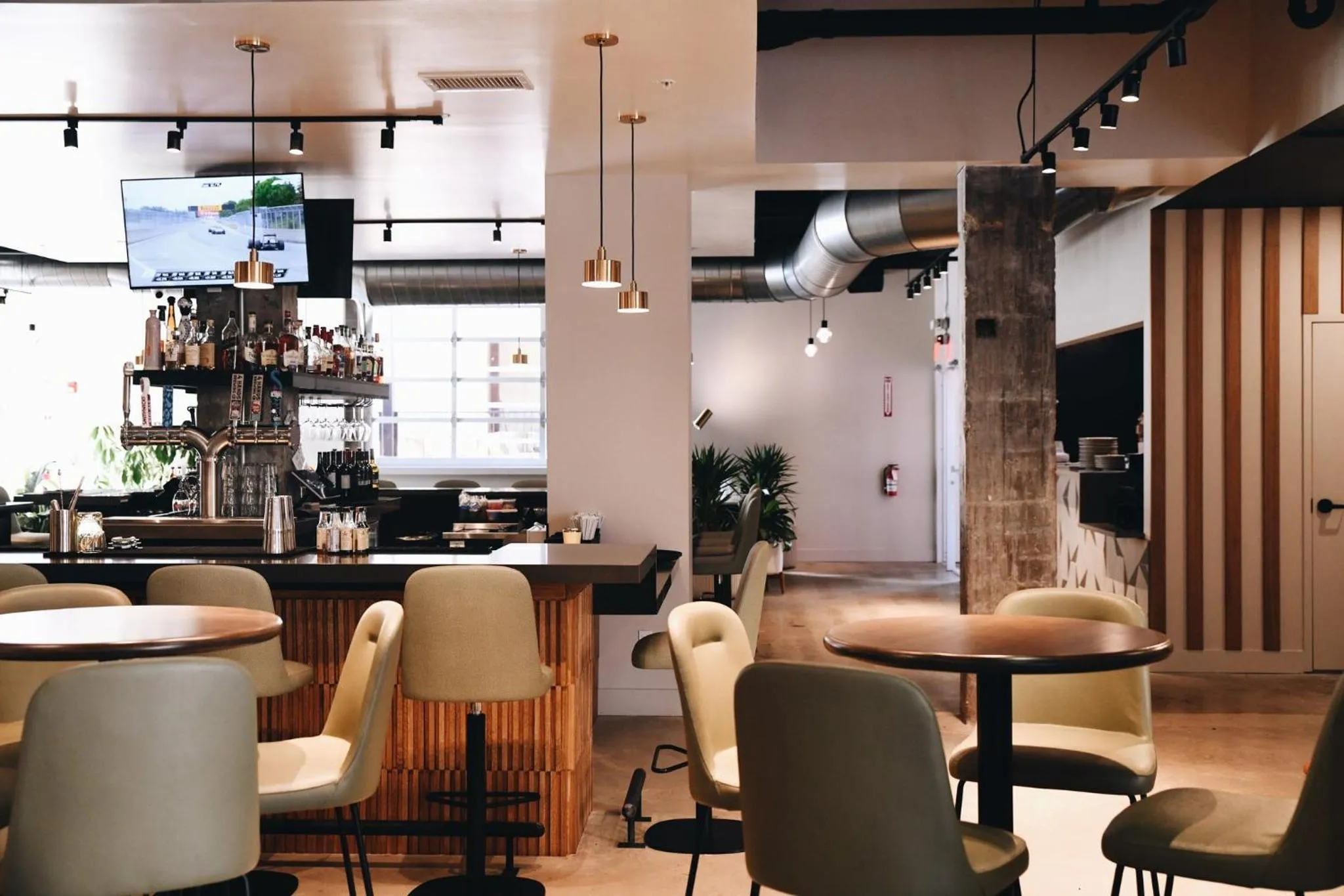 Lounge or bar in Hotel Indigo Saint Louis Central West End by IHG