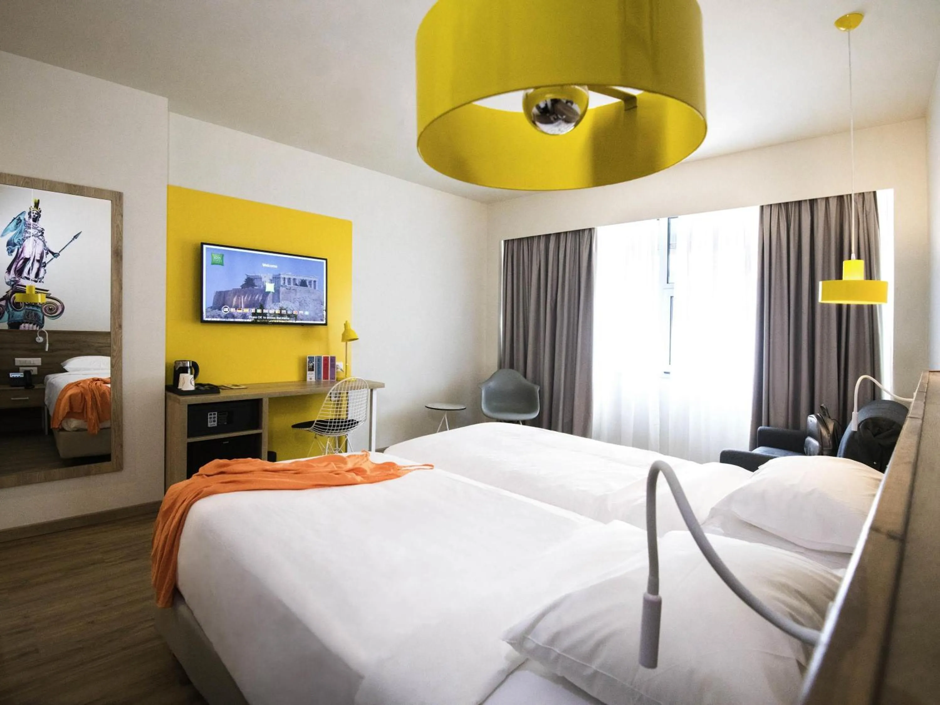 Bedroom, Bed in ibis Styles Athens Routes
