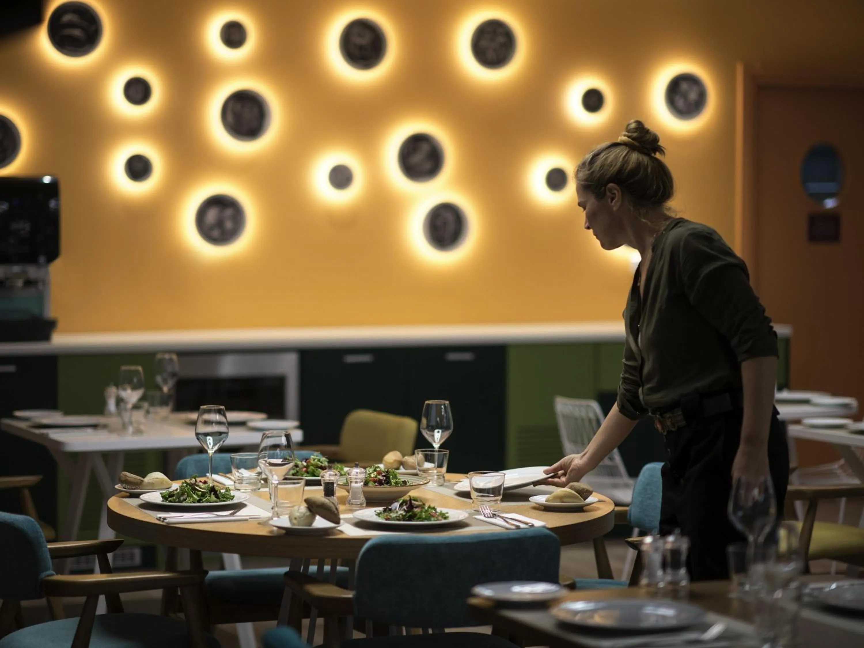 Restaurant/places to eat in ibis Styles Athens Routes