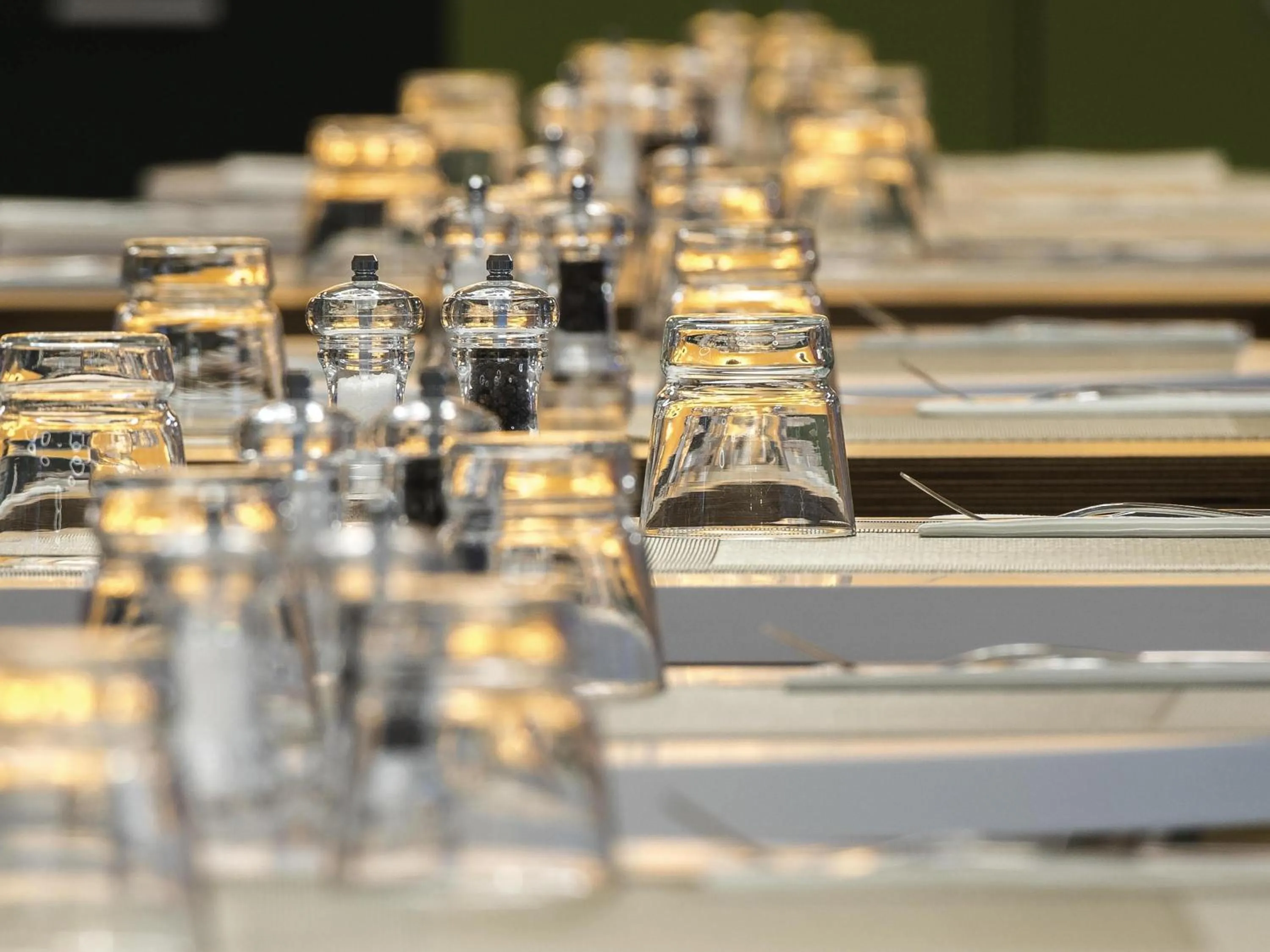 Restaurant/places to eat in ibis Styles Athens Routes