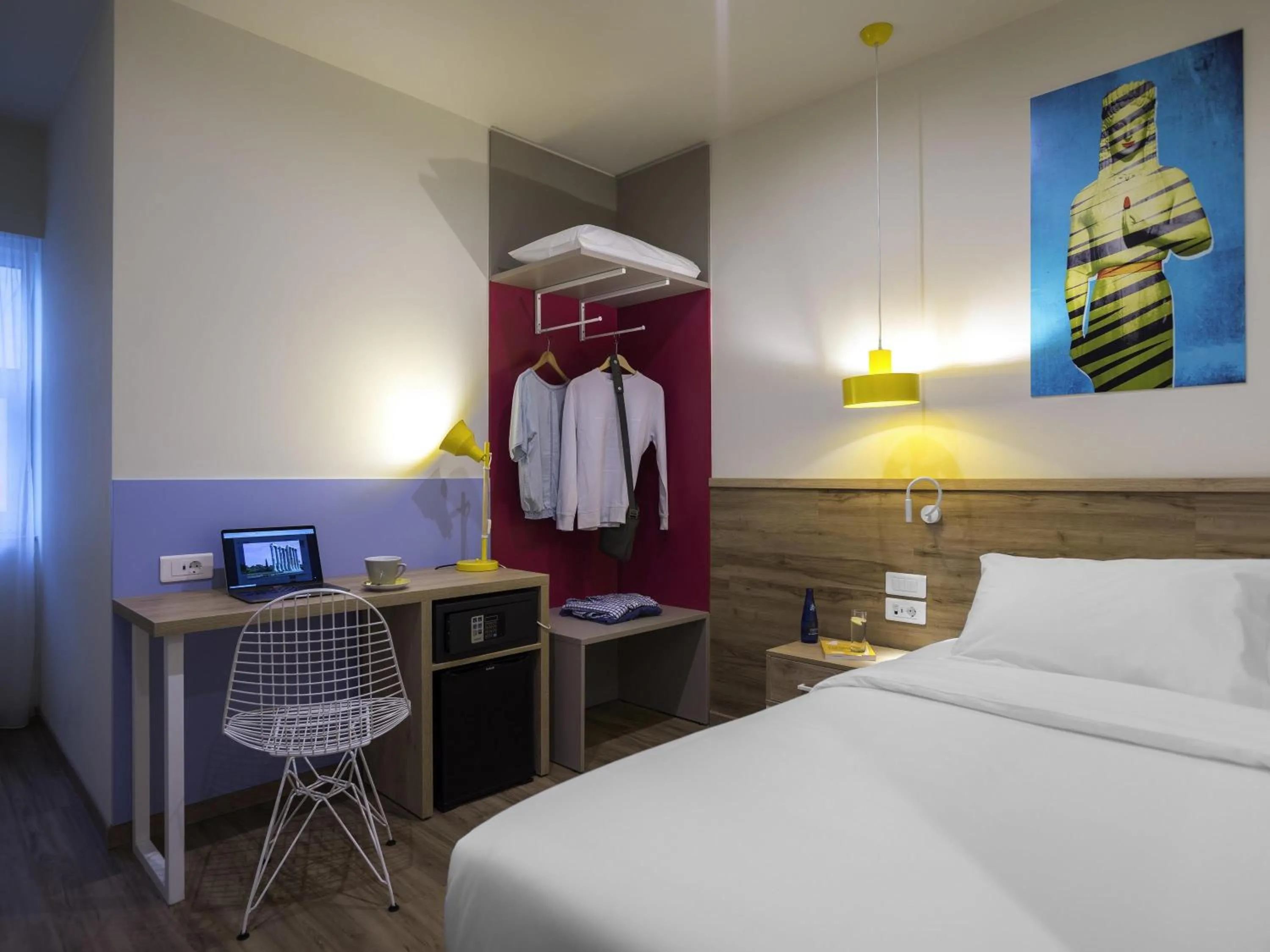 Bedroom, Bed in ibis Styles Athens Routes