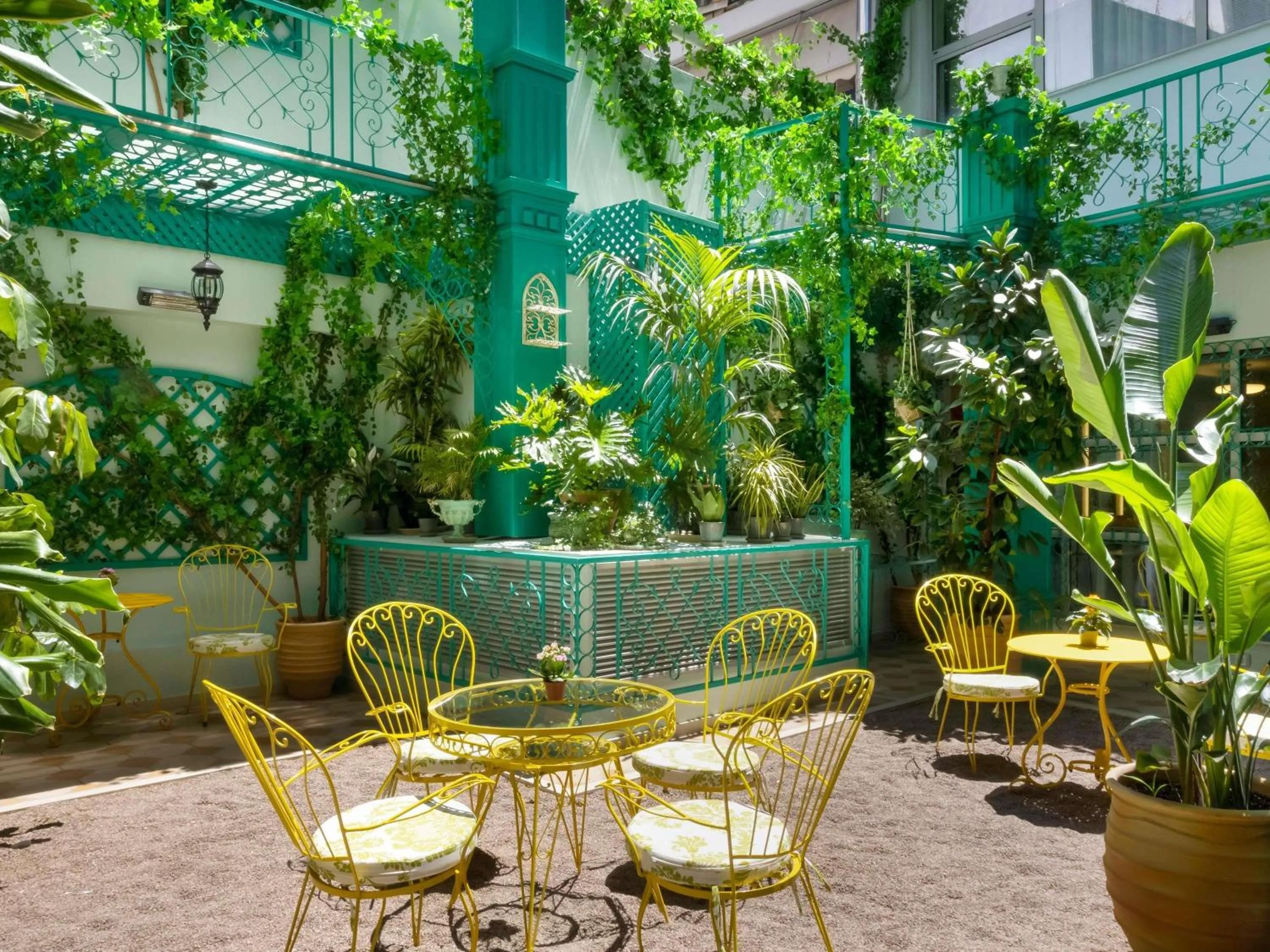 Lounge or bar in ibis Styles Athens Routes