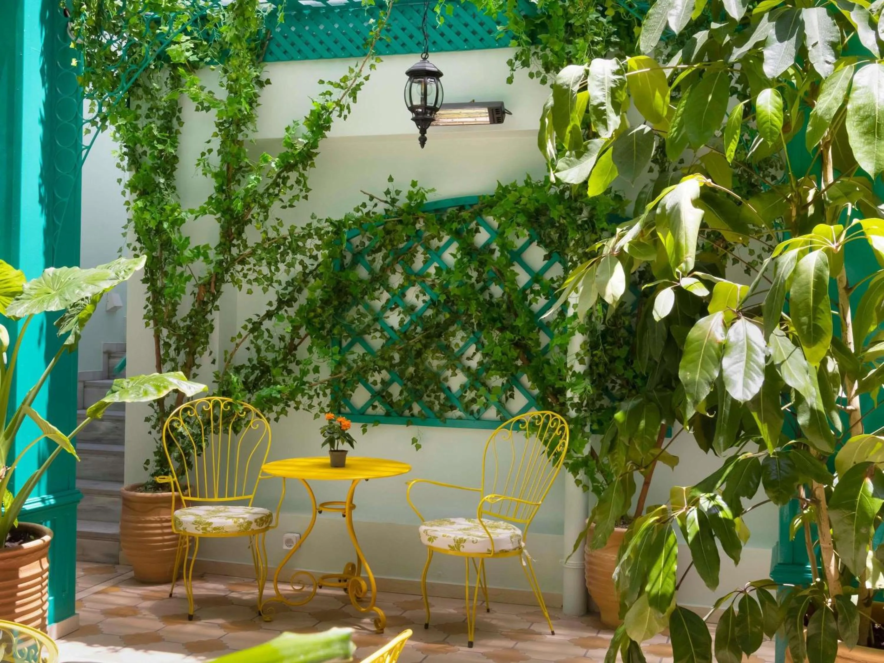 Lounge or bar in ibis Styles Athens Routes