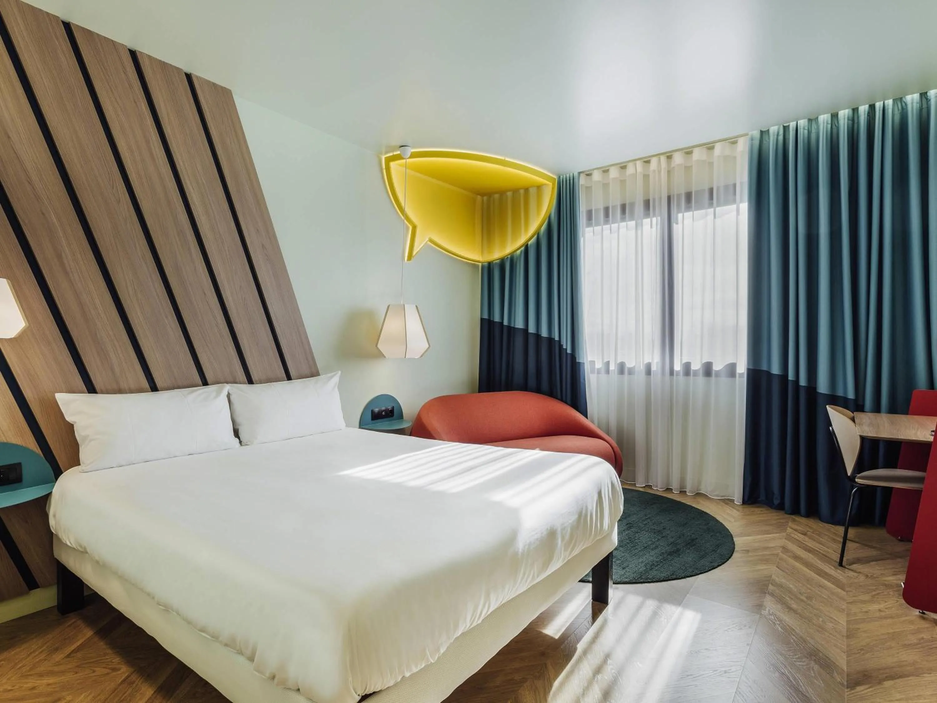 Bedroom, Bed in Ibis Styles Madrid City Las Ventas