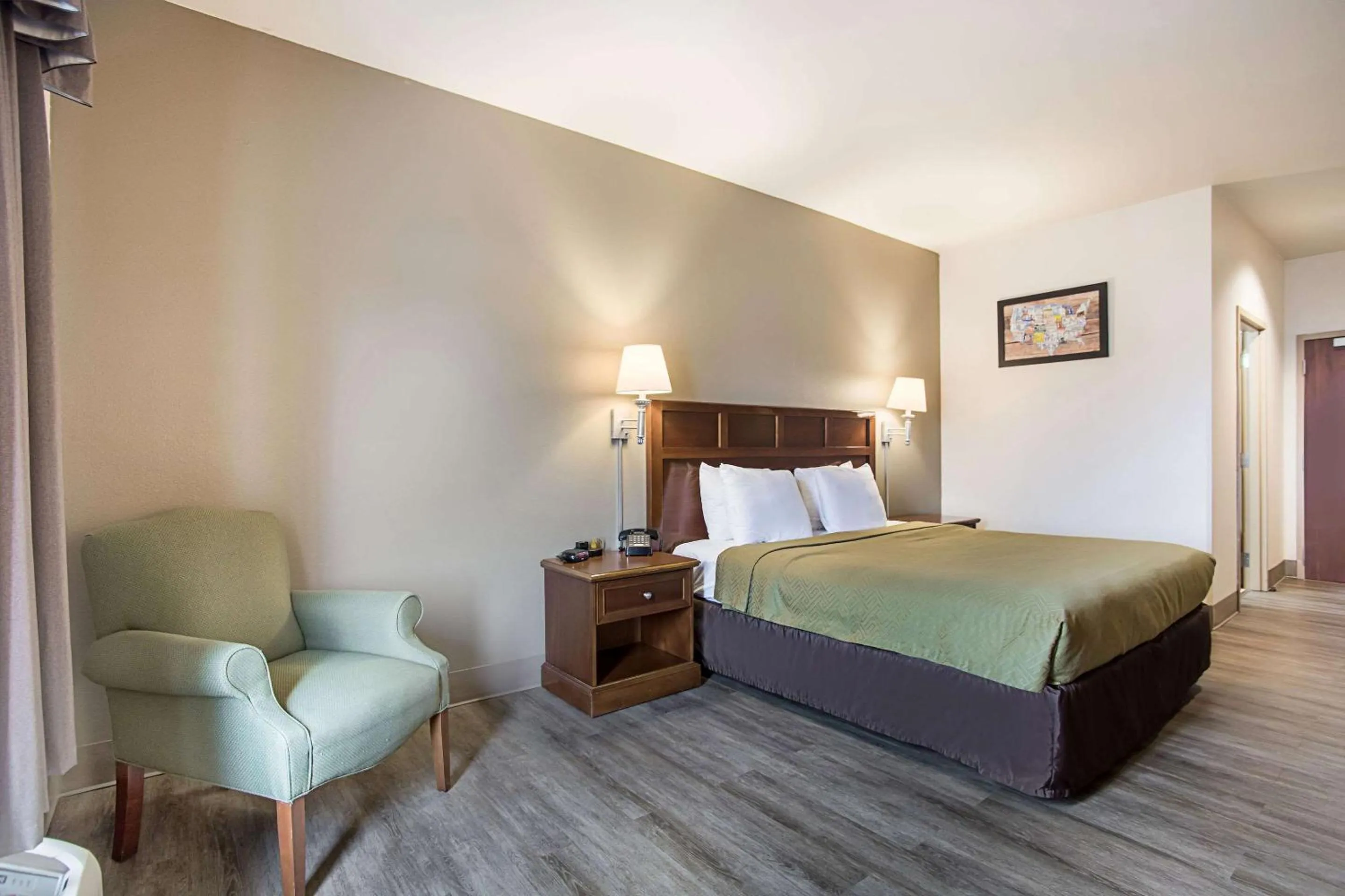 Bedroom, Bed in Econo Lodge Anderson