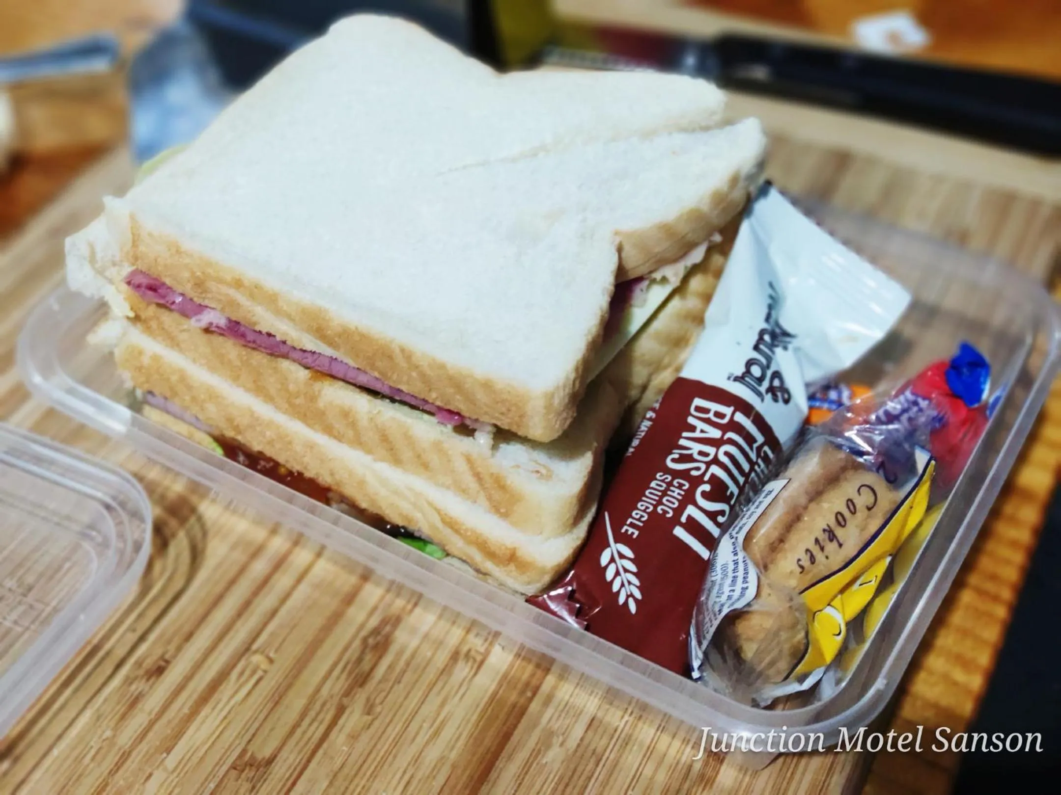 Junction Motel Sanson-Truck Motel