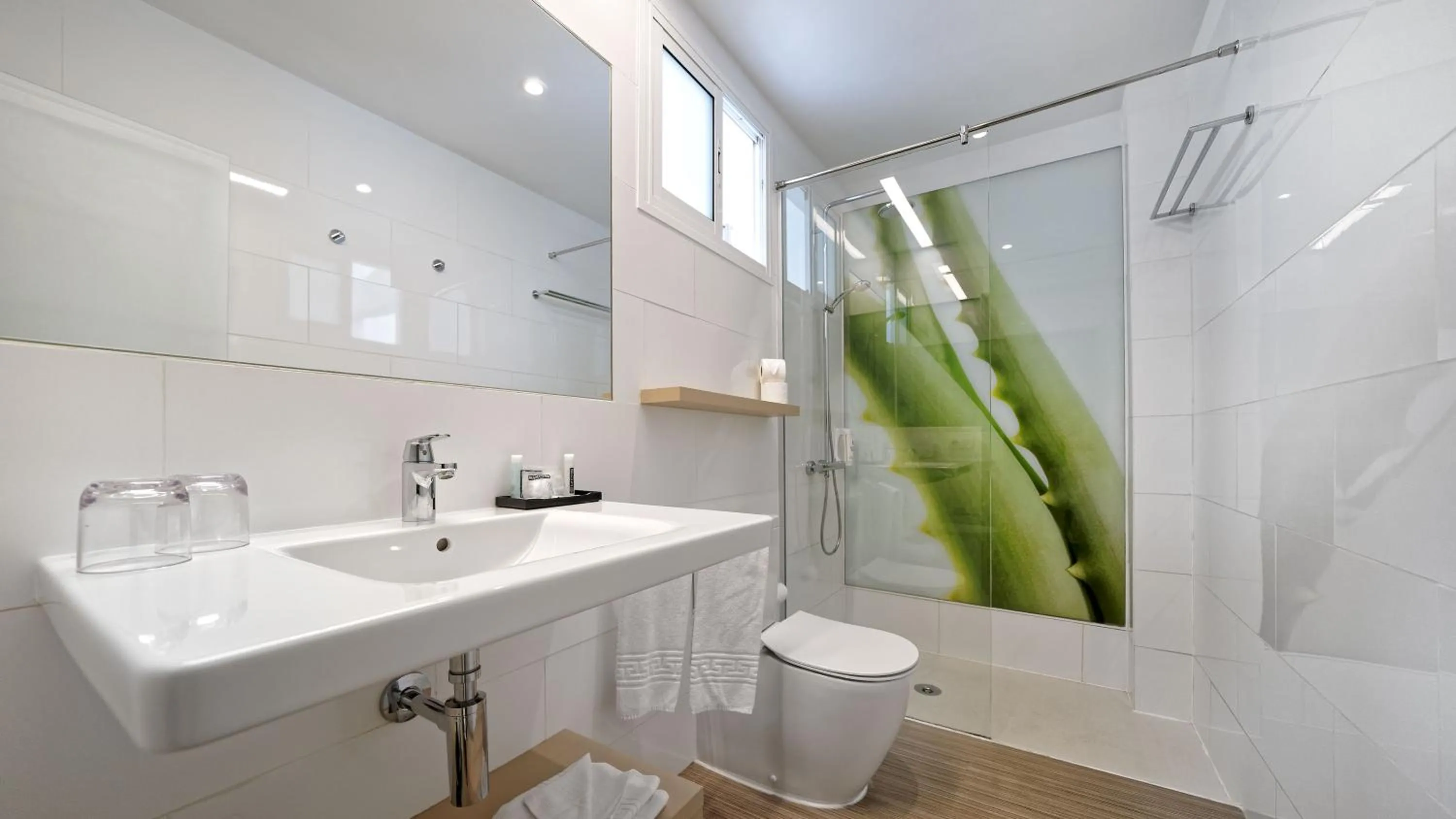 Bathroom in Hotel Aloe Canteras
