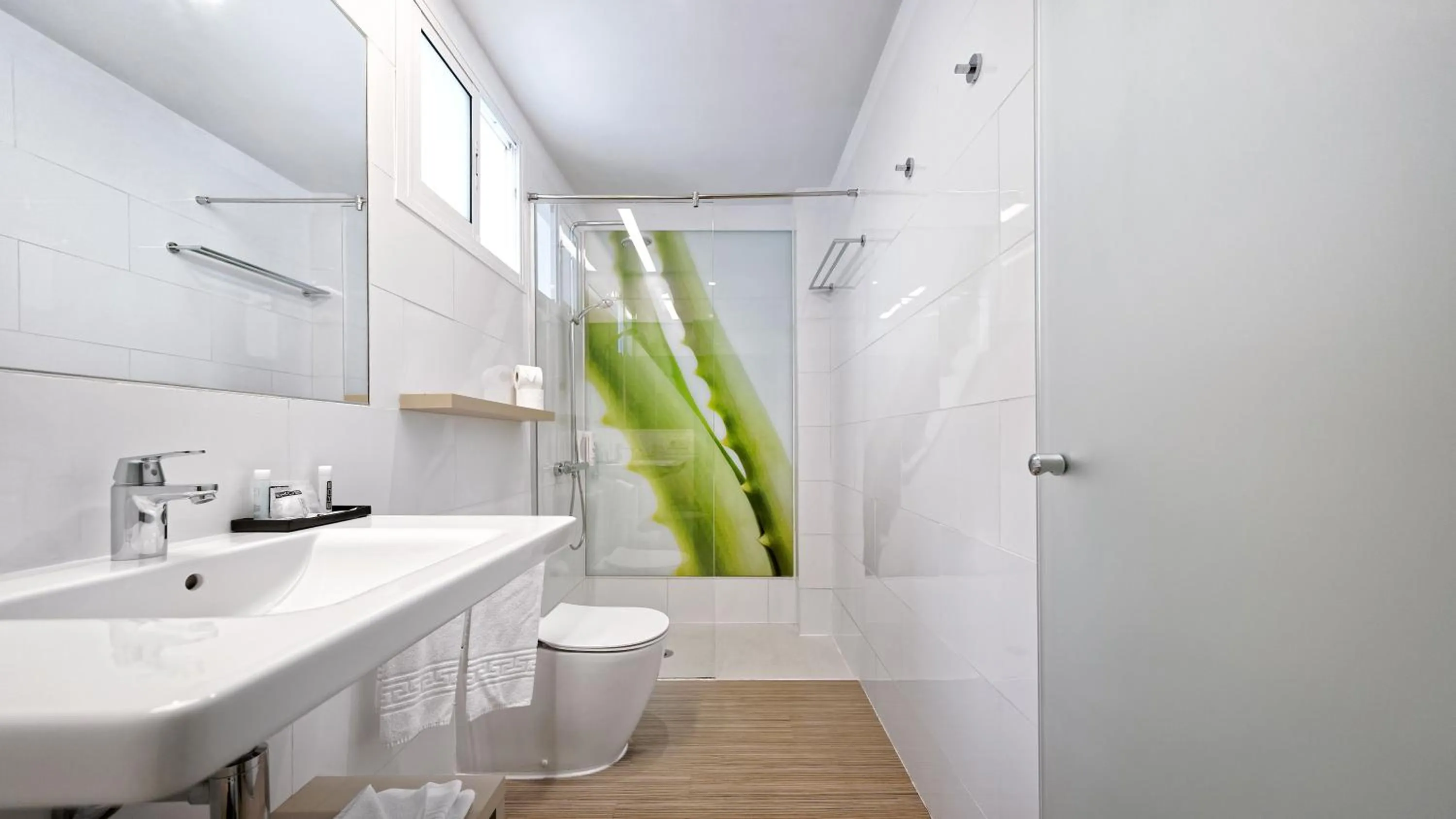 Bathroom in Hotel Aloe Canteras