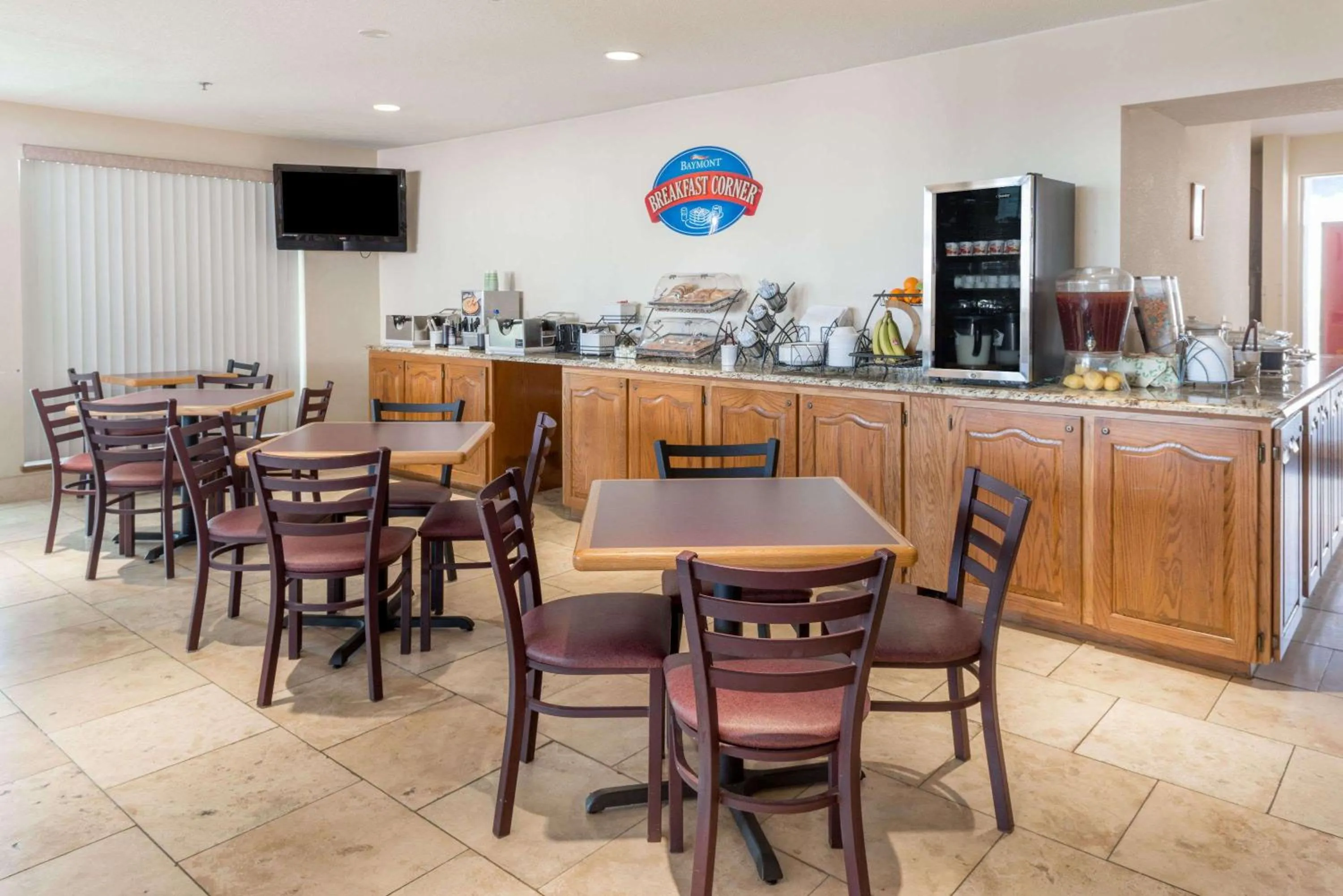 Restaurant/places to eat in Baymont by Wyndham Osage Beach