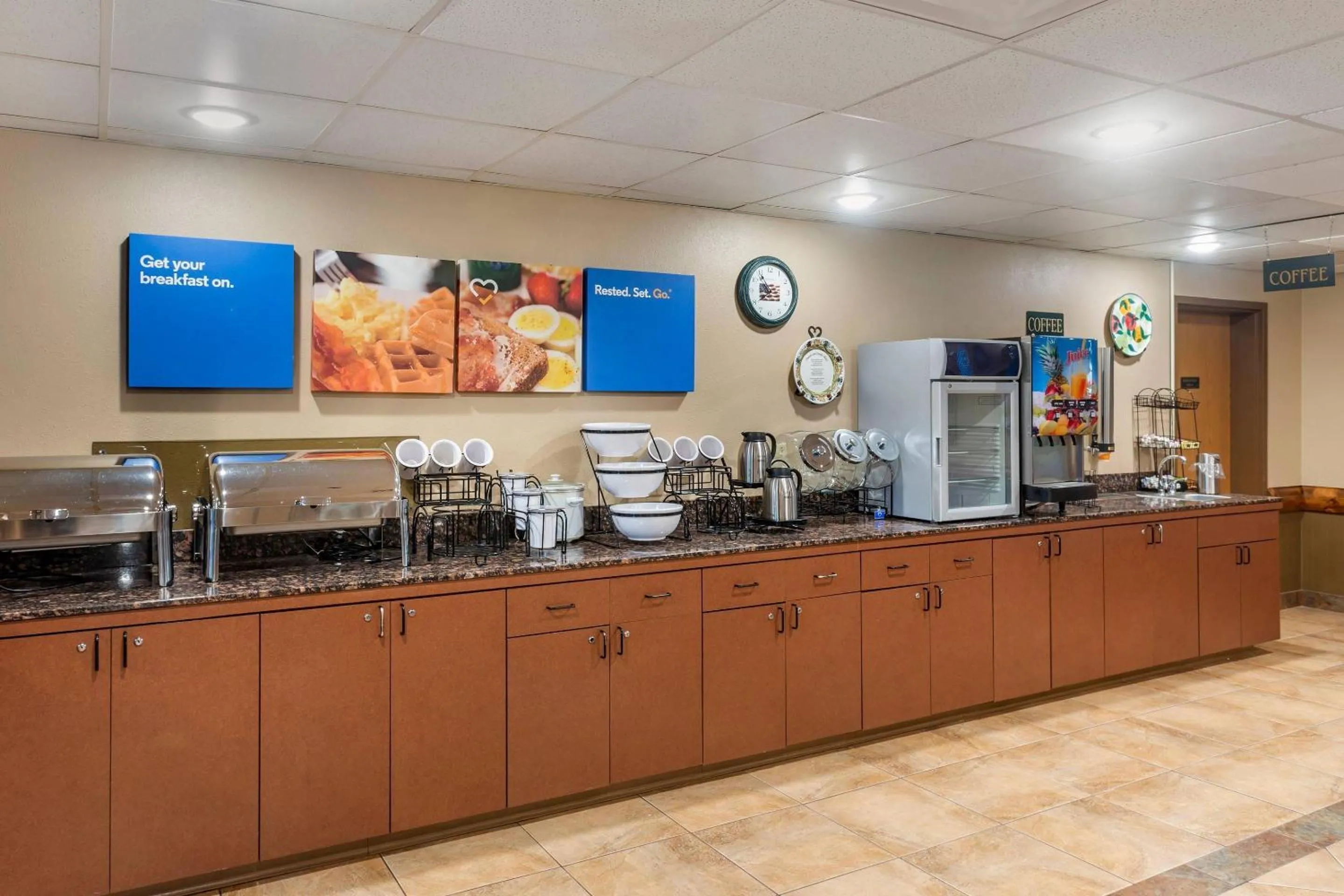Breakfast in Comfort Inn & Suites Branson Meadows