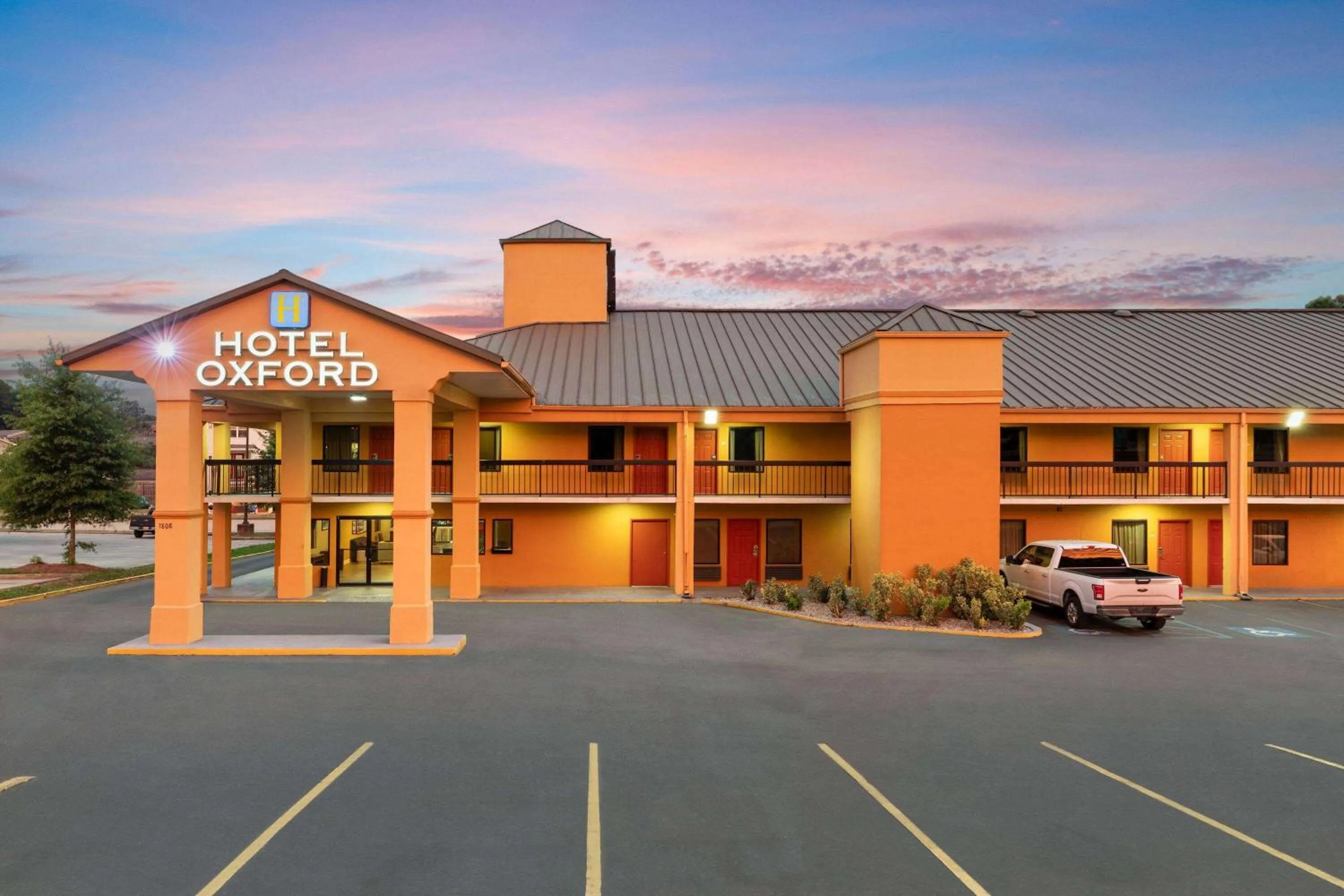 Property building in Hotel Oxford