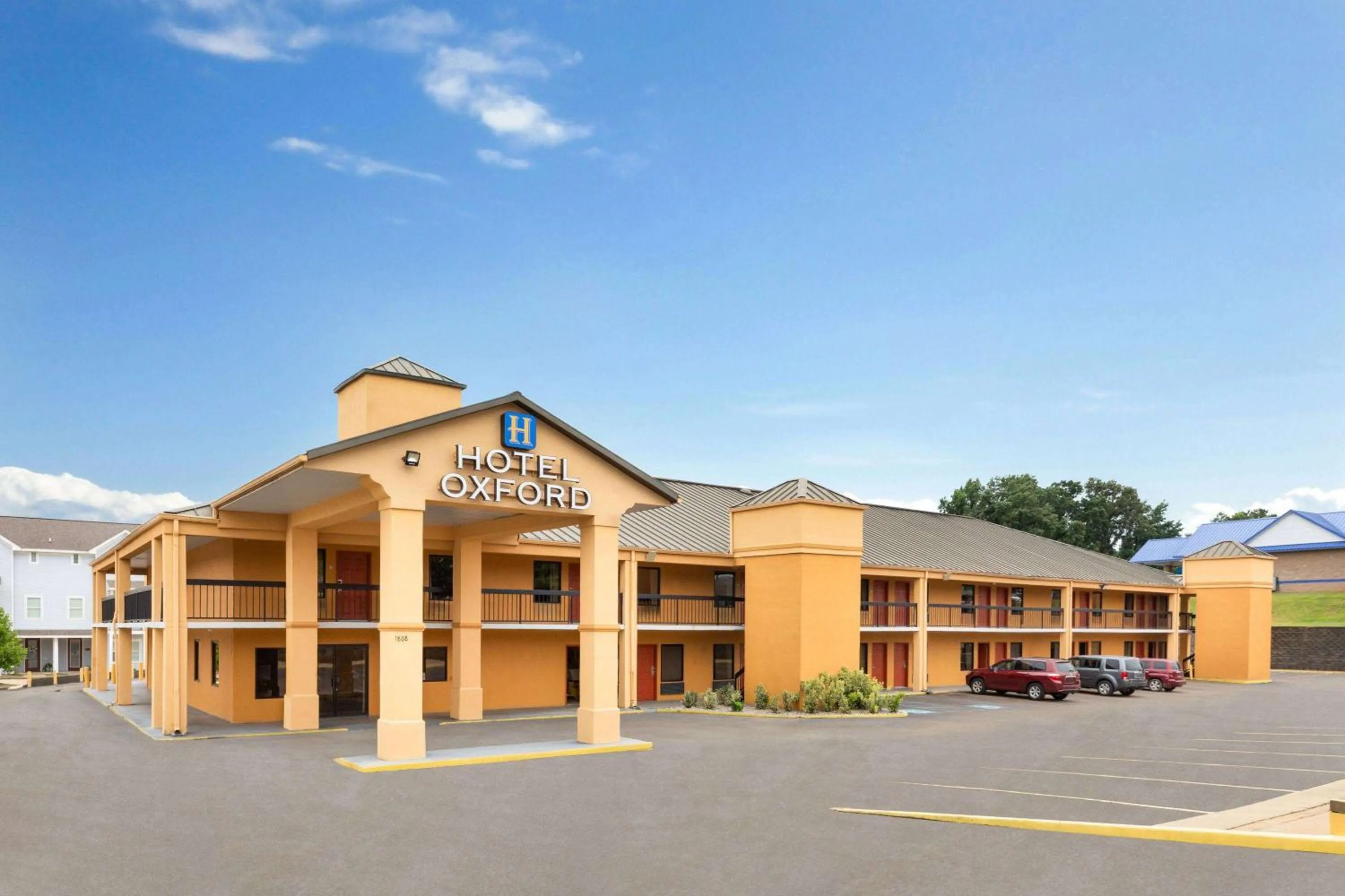 Property building in Hotel Oxford