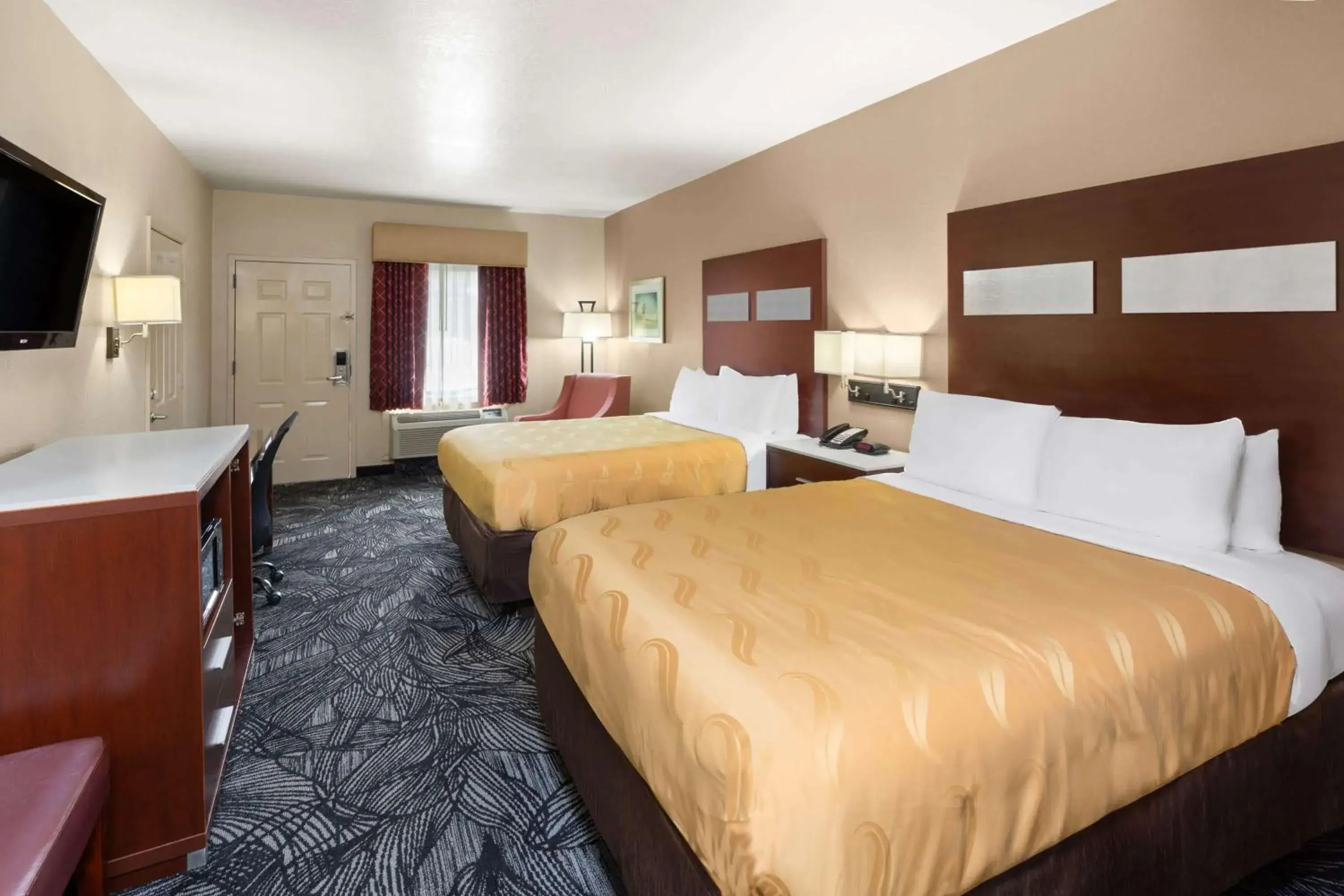 Queen Room with Two Queen Beds - Non-Smoking in Hotel Oxford, a Travelodge by Wyndham Queen Room with Two Queen Beds - Non-Smoking in Hotel Oxford, a Travelodge by Wyndham