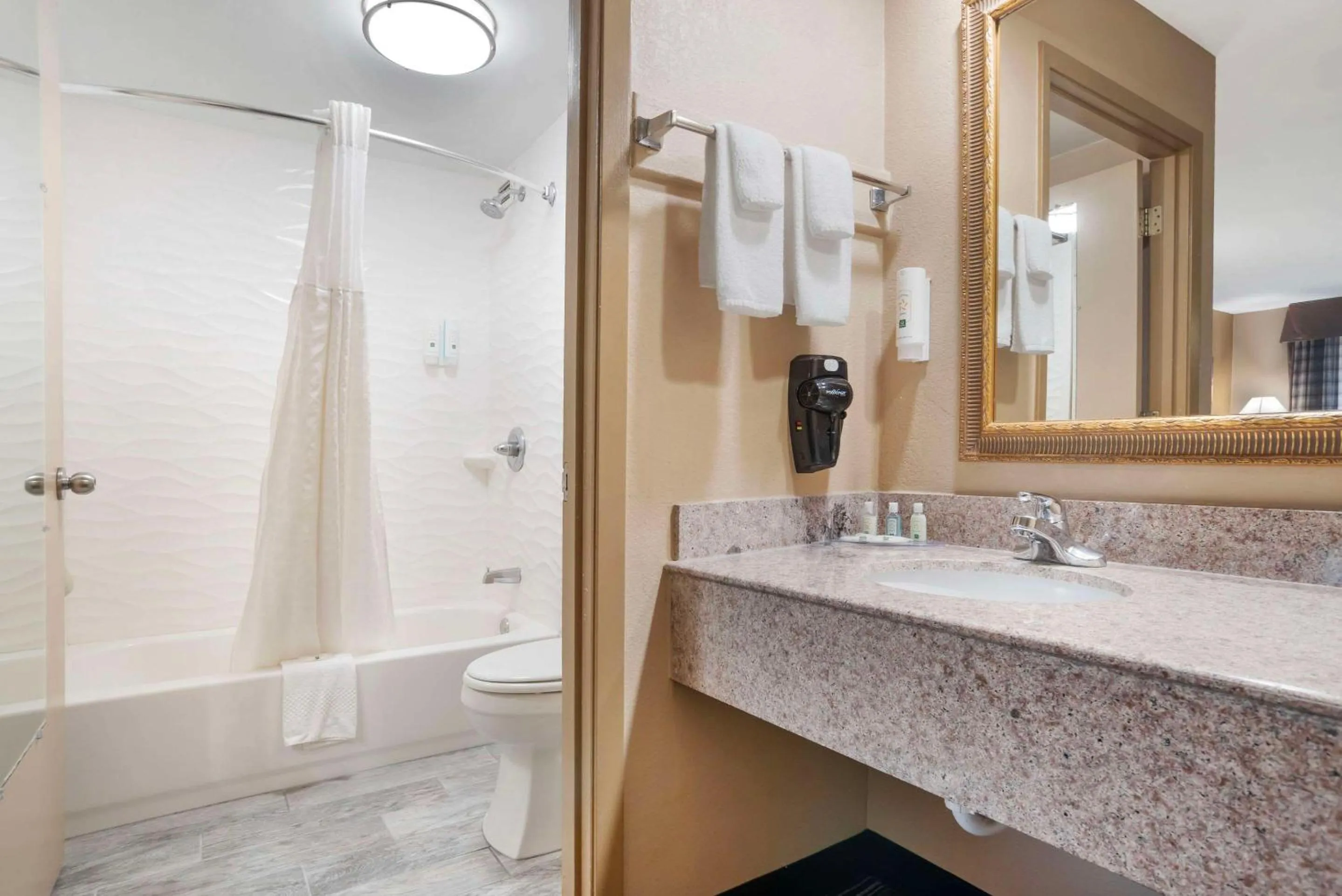 Bedroom in Quality Inn