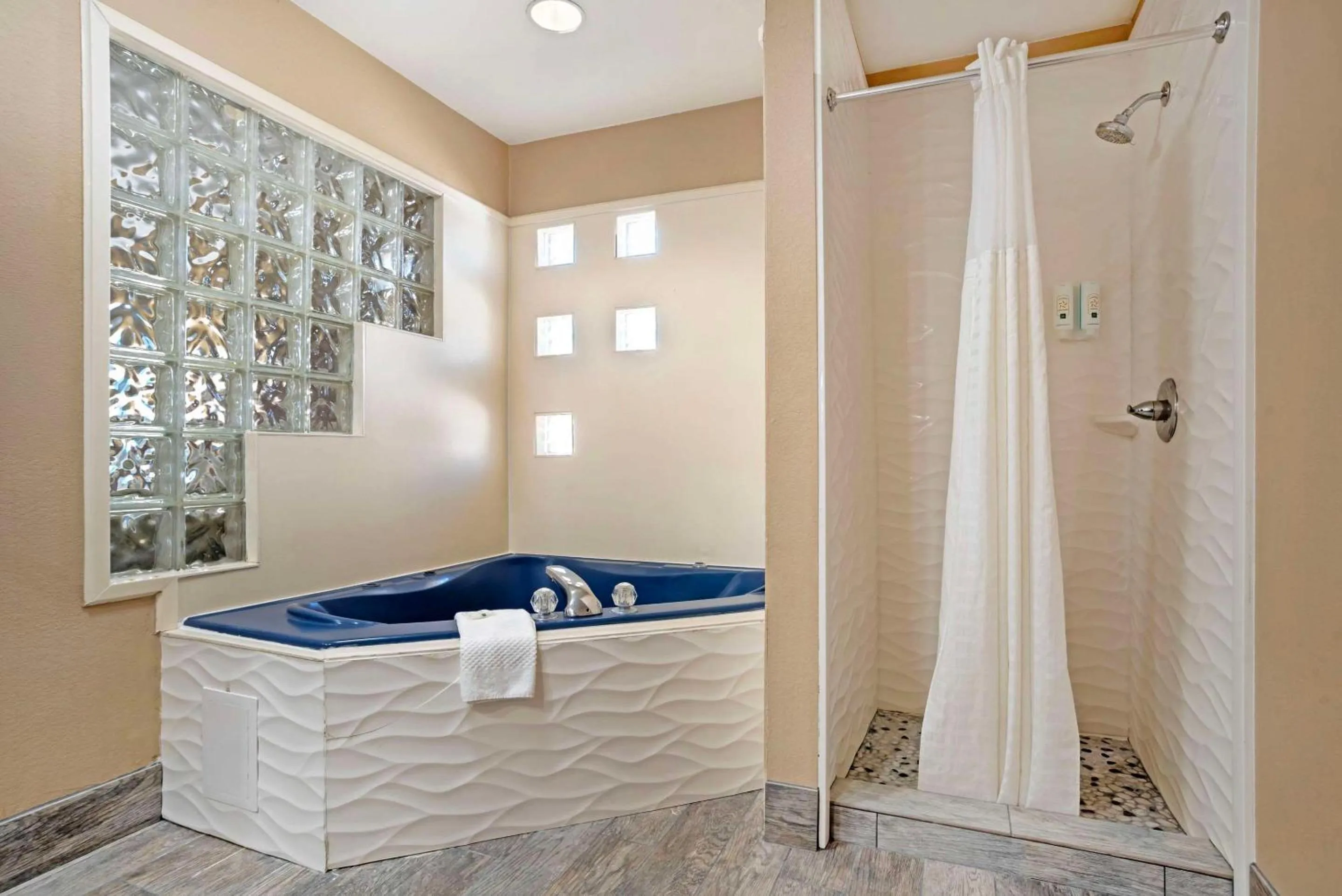 Bedroom in Quality Inn