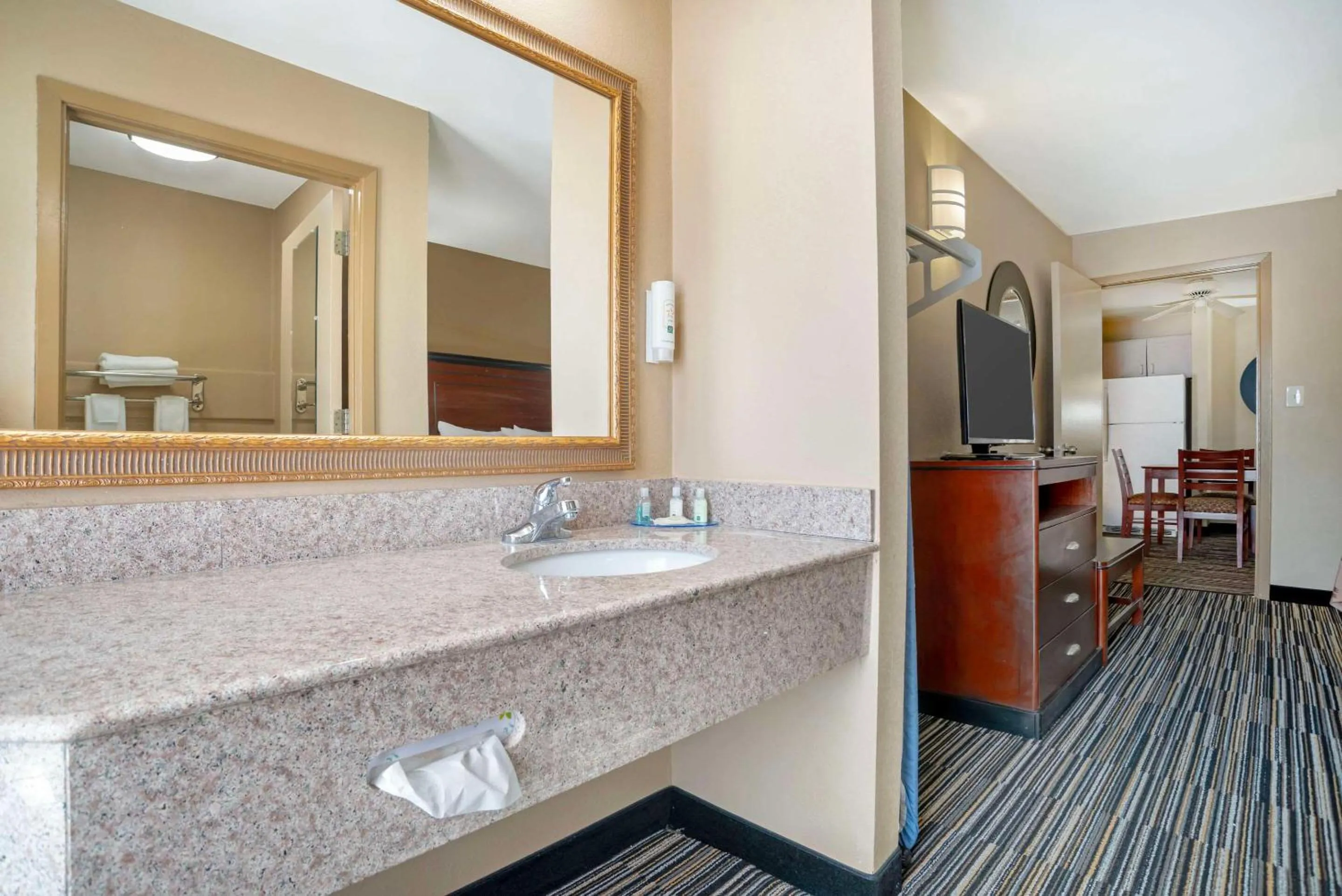 Bedroom in Quality Inn