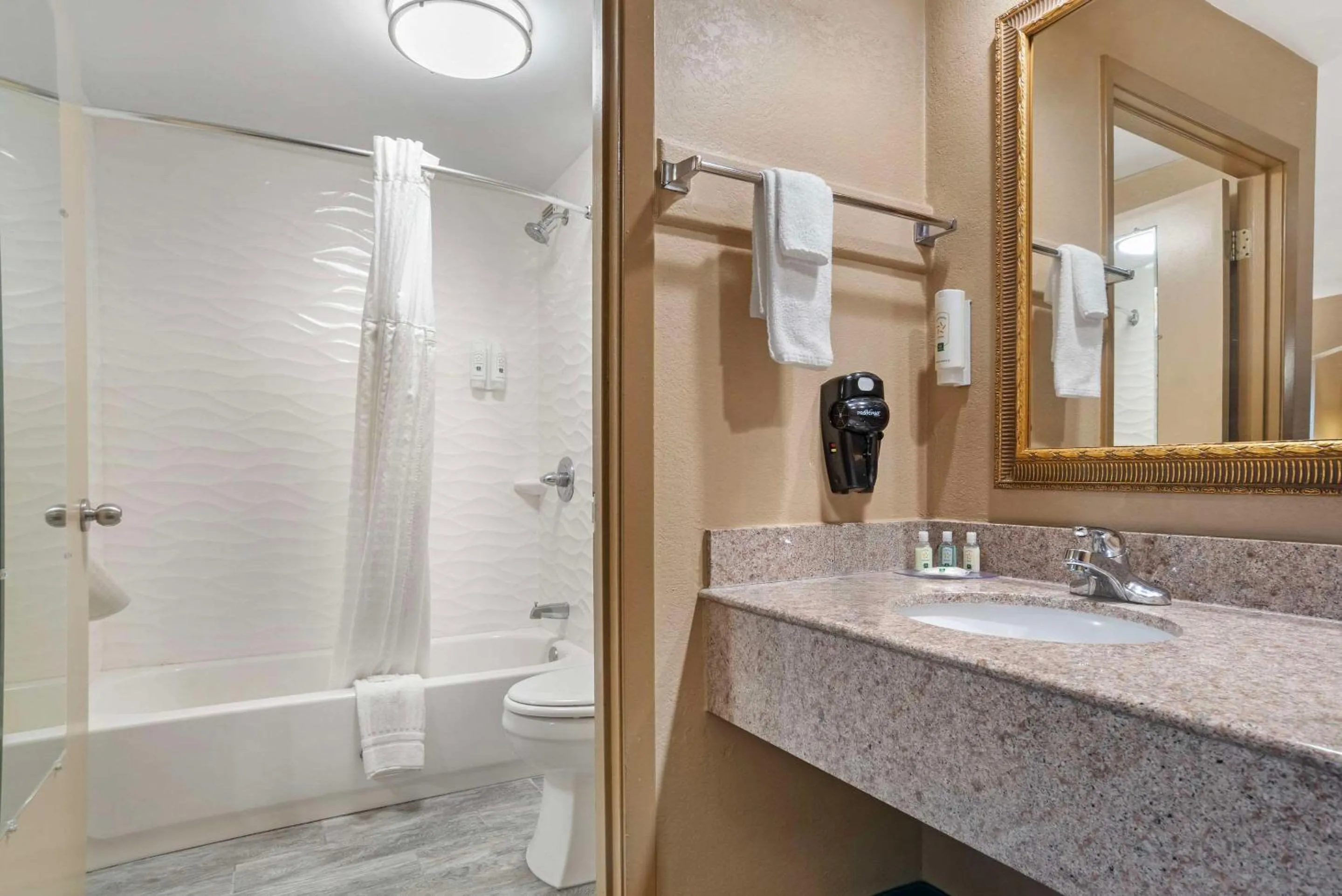 Bedroom in Quality Inn